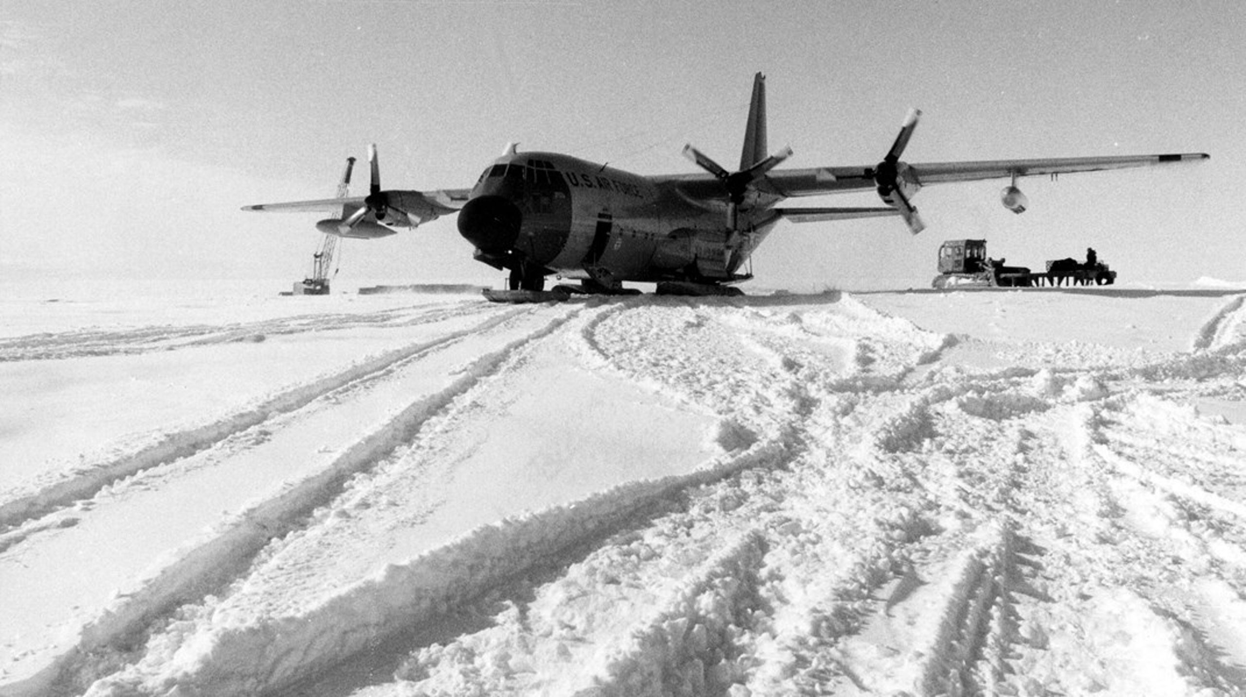 Hercules-fly på Thulebasen, der i dag hedder Pituffik Space Base – den eneste amerikanske base i Grønland i dag.&nbsp;