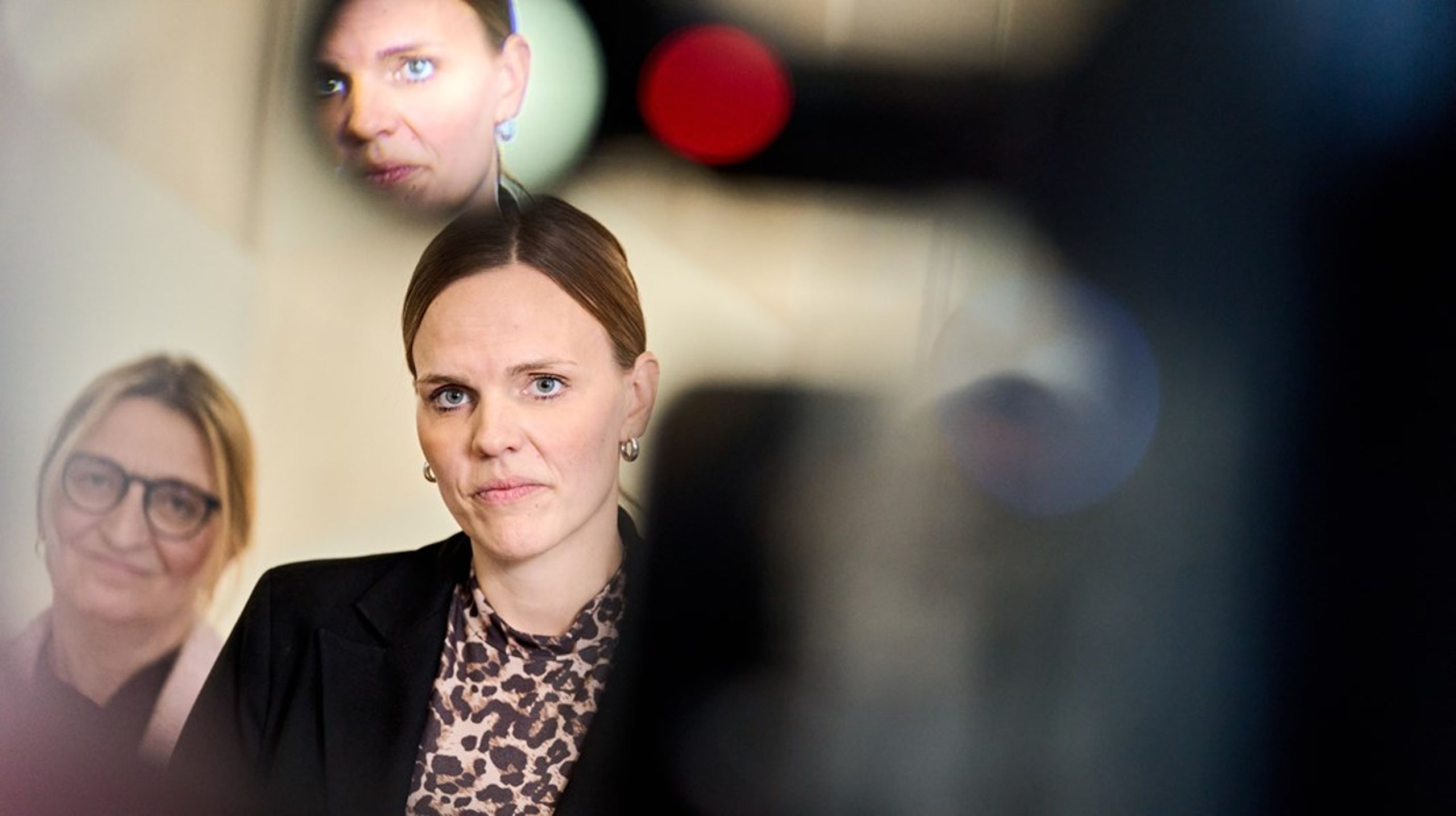 Skal digitaliseringsminister Caroline Stage Olsen (M) og folketingsmedlemmerne træffe informerede beslutninger, er det med at komme i gang&nbsp;med at lave strategiske fremsyn og danske bud på mulige teknologiske fremtidsscenarier, skriver&nbsp;Lia Leffland og Thomas Riisgaard Hansen.
&nbsp;