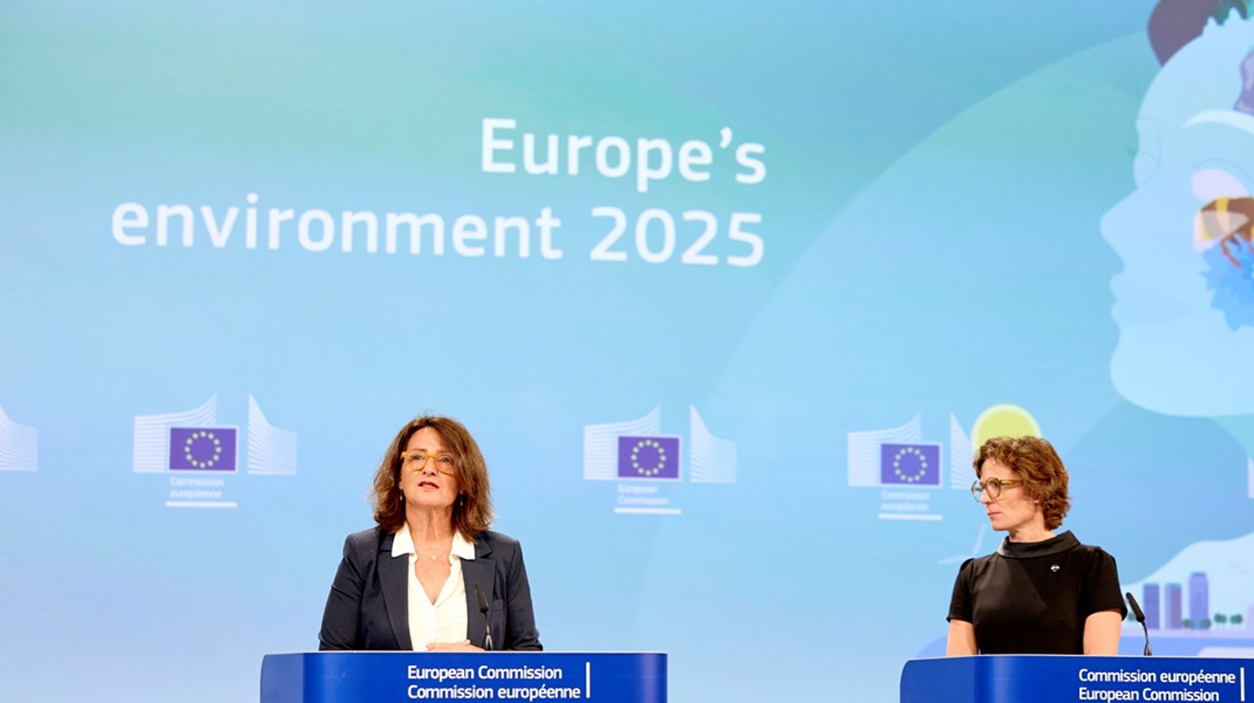 Ledende næstformand Teresa Ribera (tv.) og miljøkommissær Jessika Roswall (th.) har i løbet af det seneste år været uenige om retningen for EU's grønne politik. "Vi må ikke falde for fristelsen i forslag, der påstås at styrke konkurrenceevnen, men som i realiteten underminerer den europæiske sjæl og Europas evne til at konkurrere," advarede Teresa Ribera for nylig.