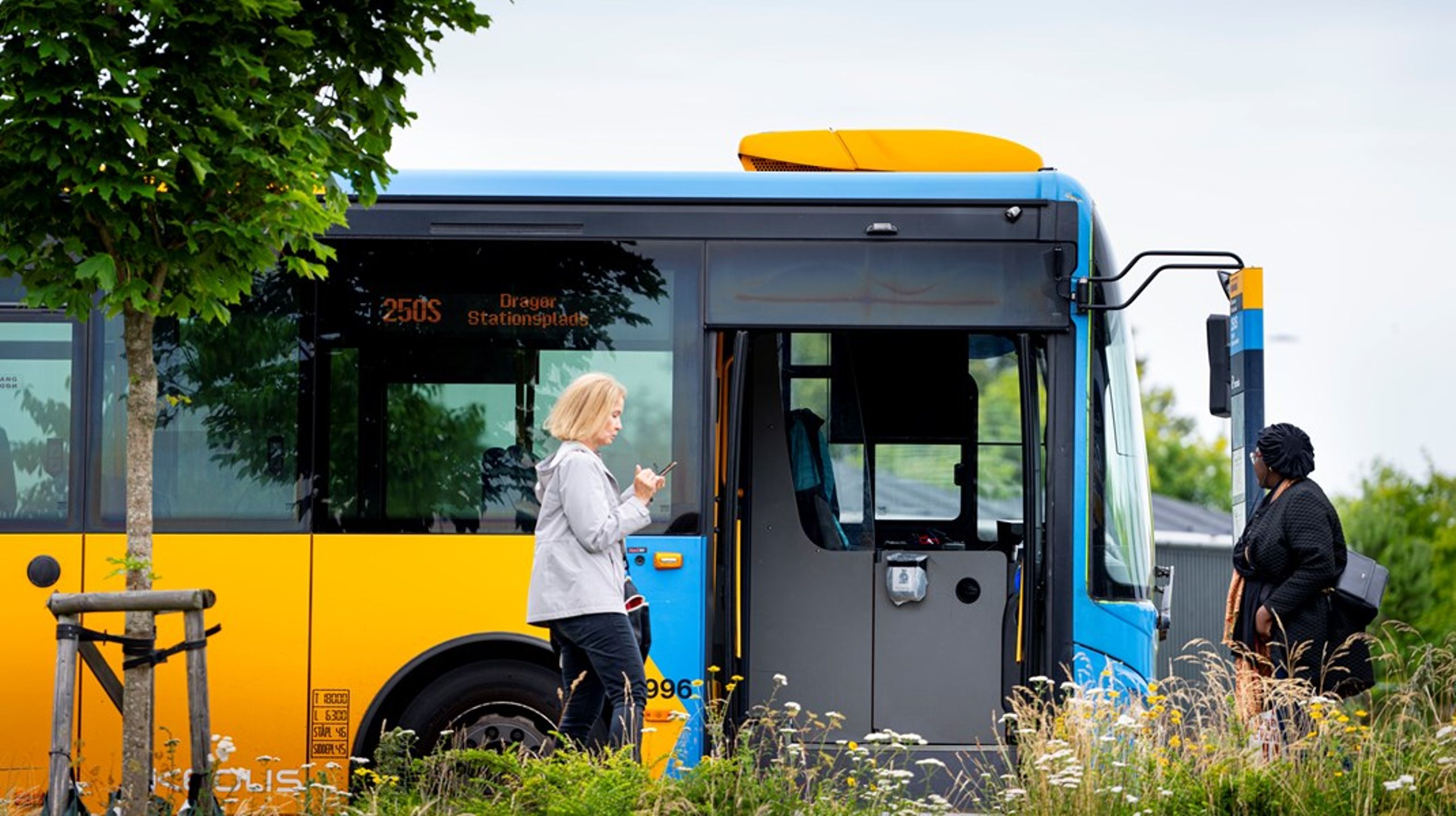 Togdrift opleves ofte som et mere stabilt og sikkert kollektivt transporttilbud, fordi skinnerne ikke bare kan fjernes. Den samme tryghed får bus og flextrafik kun, hvis vi politisk beslutter den, skriver Michael Møller Nielsen.