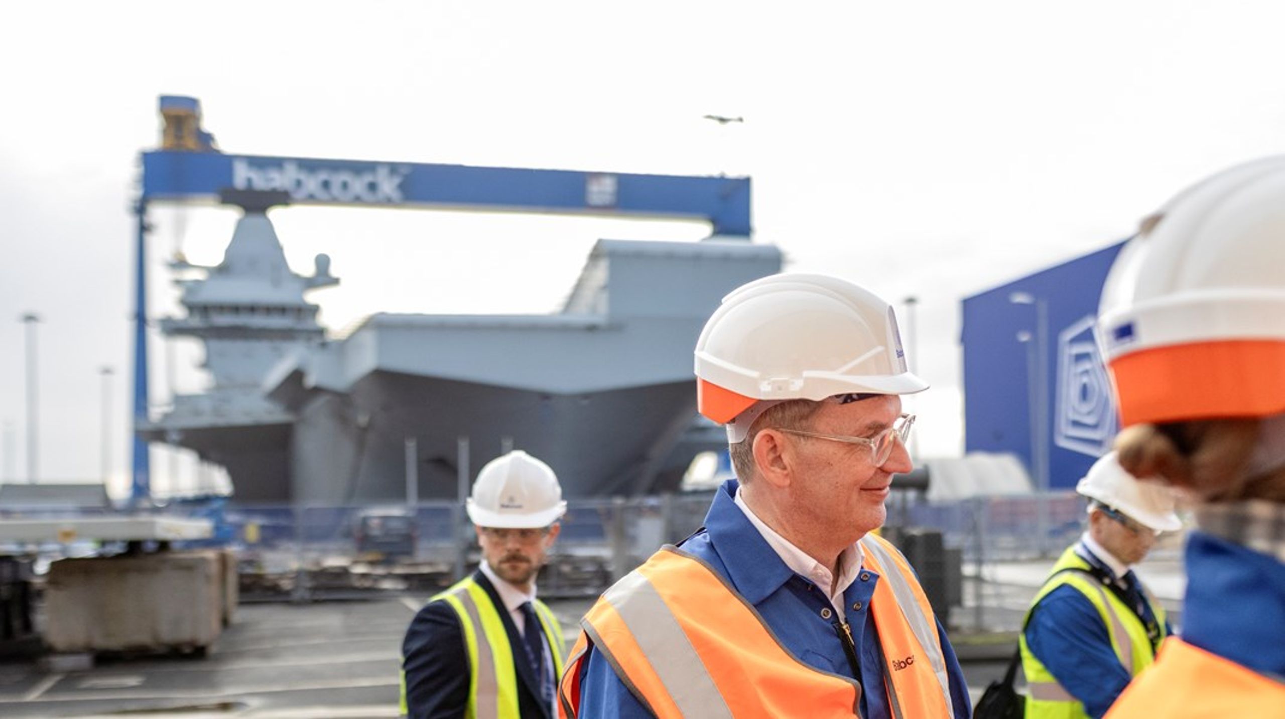 Forsvarsministeren på besøg på det britiske værft Babcock.