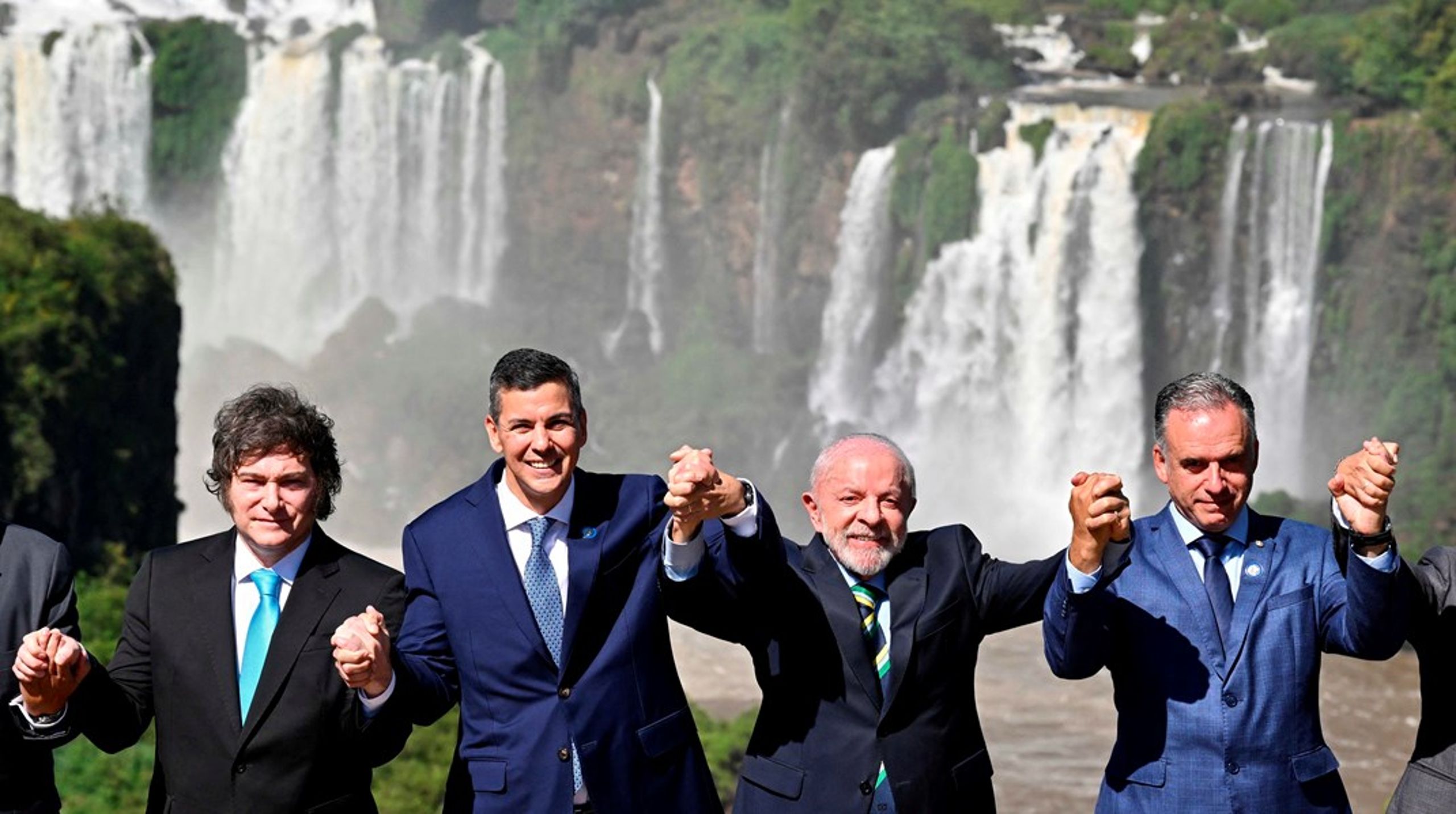 Der er kamp om at vinde de fire herrers gunst. Præsidenterne for Argentina, Paraguay, Brasilien og Uruguay mødtes kort før jul til Mercosur-topmøde. USA, Kina og EU ønsker alle at få en stærkere tilknytning til Sydamerika&nbsp;– på vidt forskellige måder.