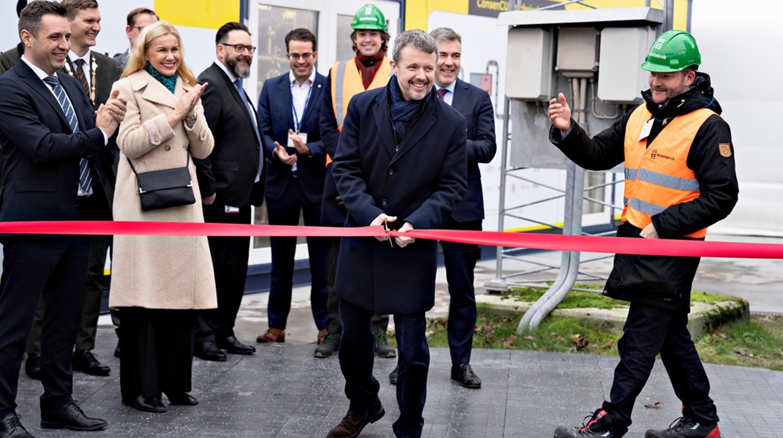 Danmarks klimamål i 2030 kommer i fare, hvis ikke Aalborg Portland byder på det store milliardudbud, som skal sikre fangst og lagring af CO2 inden 2030. Her er det den daværende kronprins Frederik, som indvier anlægget i Aalborg Portland.