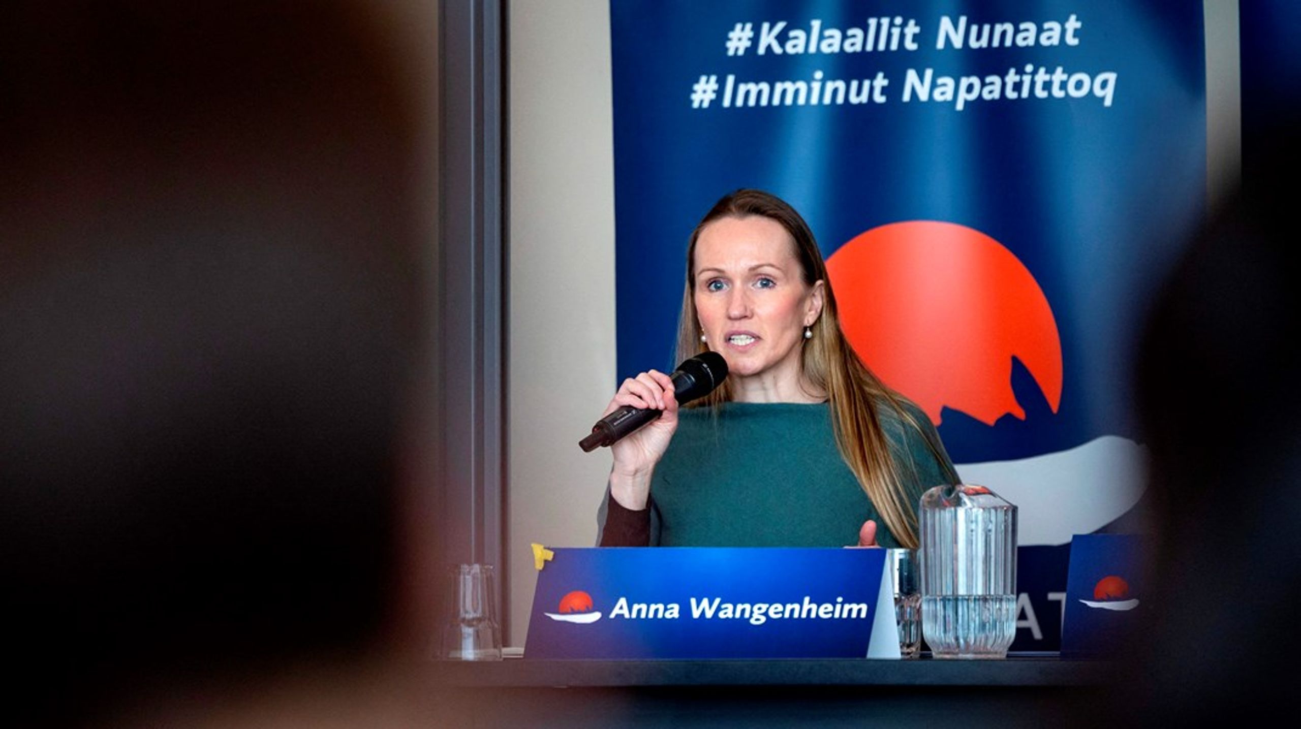 Når stormagter forsøger at påvirke små samfund, er det sjældent for at styrke deres demokrati. Det er for at udnytte deres sårbarheder,&nbsp;skriver Anna Wangenheim.