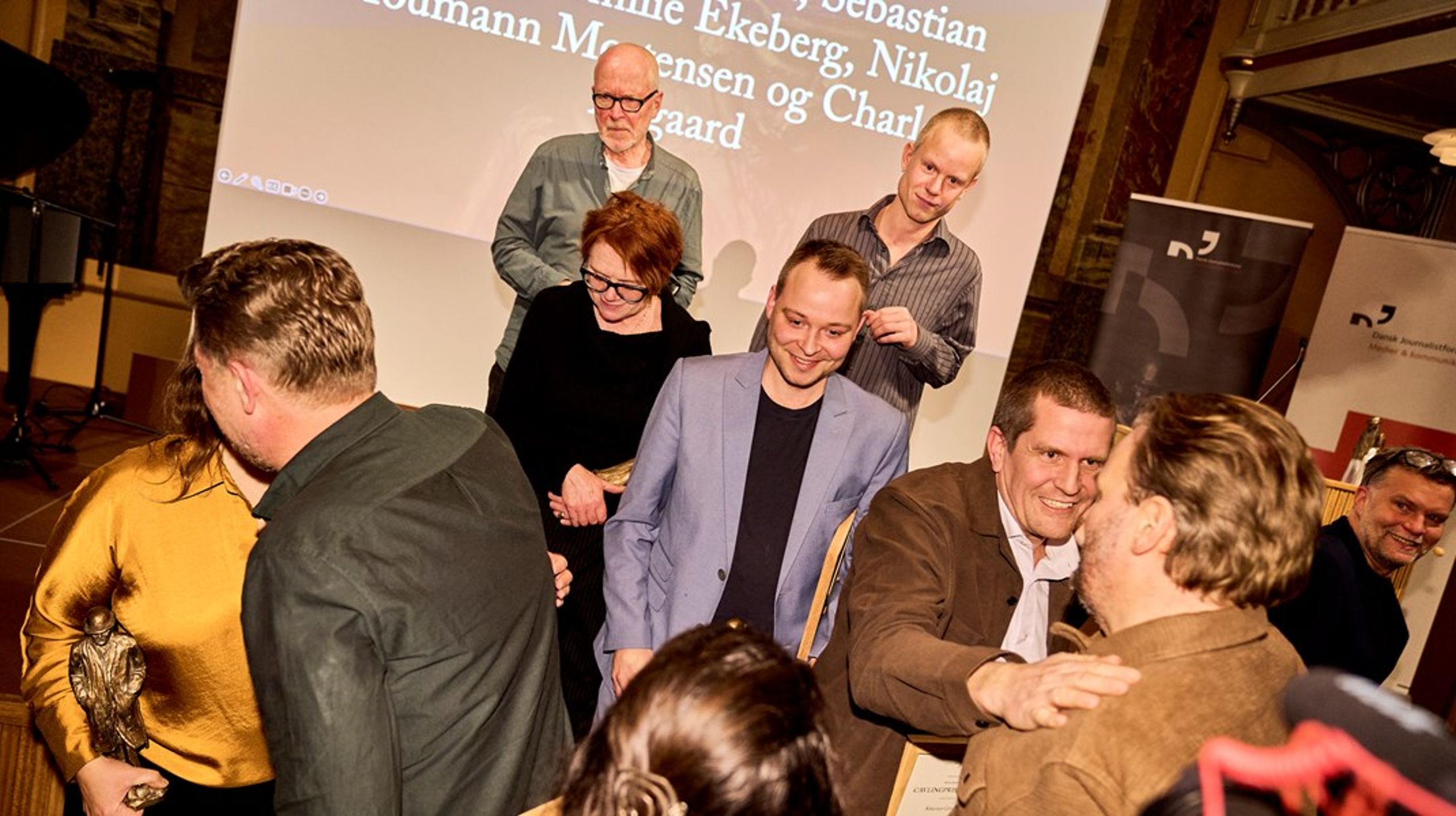 Journalisterne&nbsp;Lasse Skou Andersen, Sebastian Gjerding, Emilie Ekeberg, Nikolaj Houmann Mortensen og Charlotte Aagaard er vindere af den 80. Cavlingpris for deres artikelserie om danske leverancer af militært udstyr til israelske F-35-kampfly.