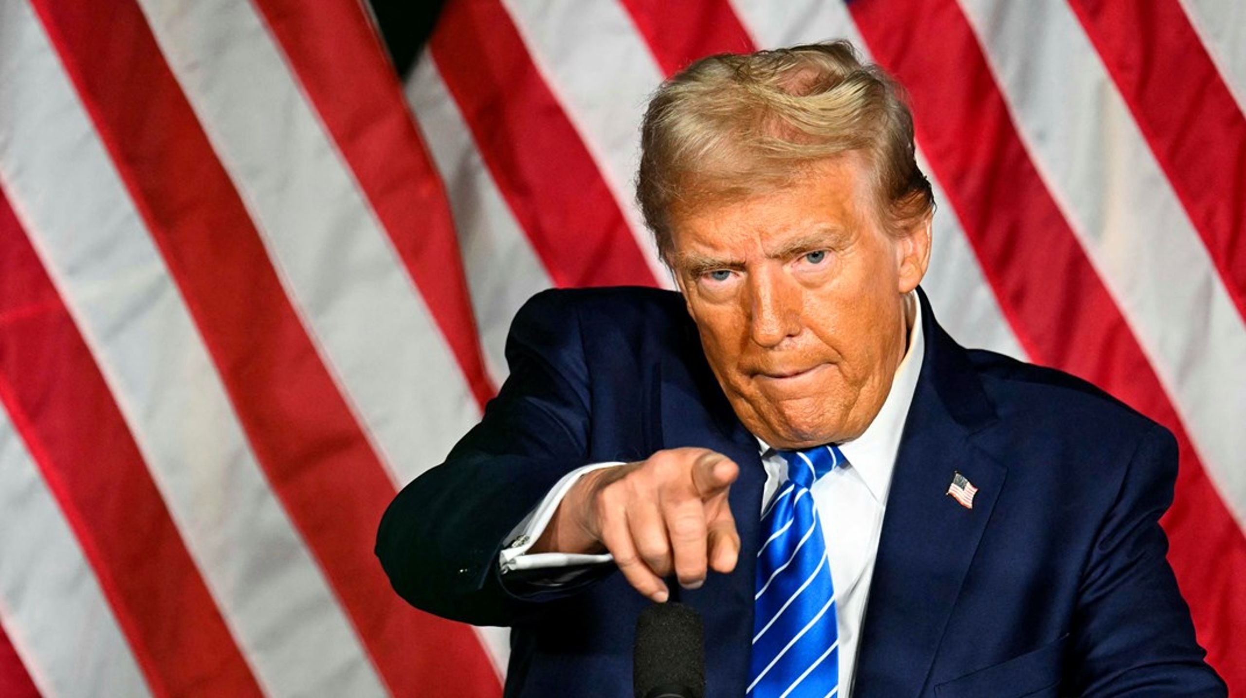 Store dele af Europa er bragt i stresstilstand, mens Trump, beruset af magten, synes ubekymret. Et abnormt krav fra den amerikanske præsident har igen skabt et kaos, hvori Trump aner gevinst, skriver&nbsp;Martin Breum.