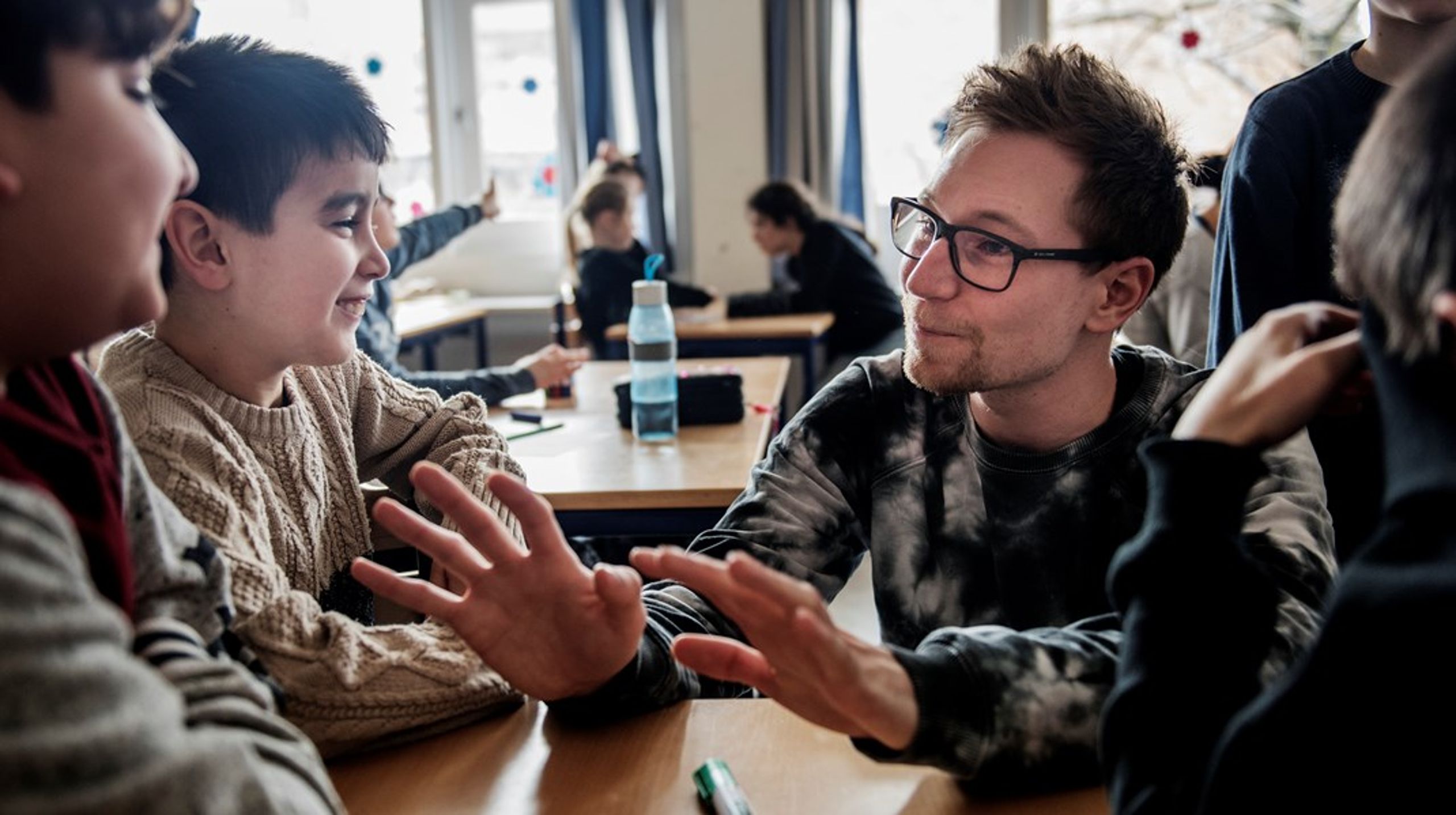 Når man devaluerer mennesker med andre former for fagligt relevante kvalifikationer til at være ufaglært i folkeskoleregi, så udøver man vold på en helt grundlæggende forståelse af, hvad faglighed er, skriver Jesper Snedker Pedersen.