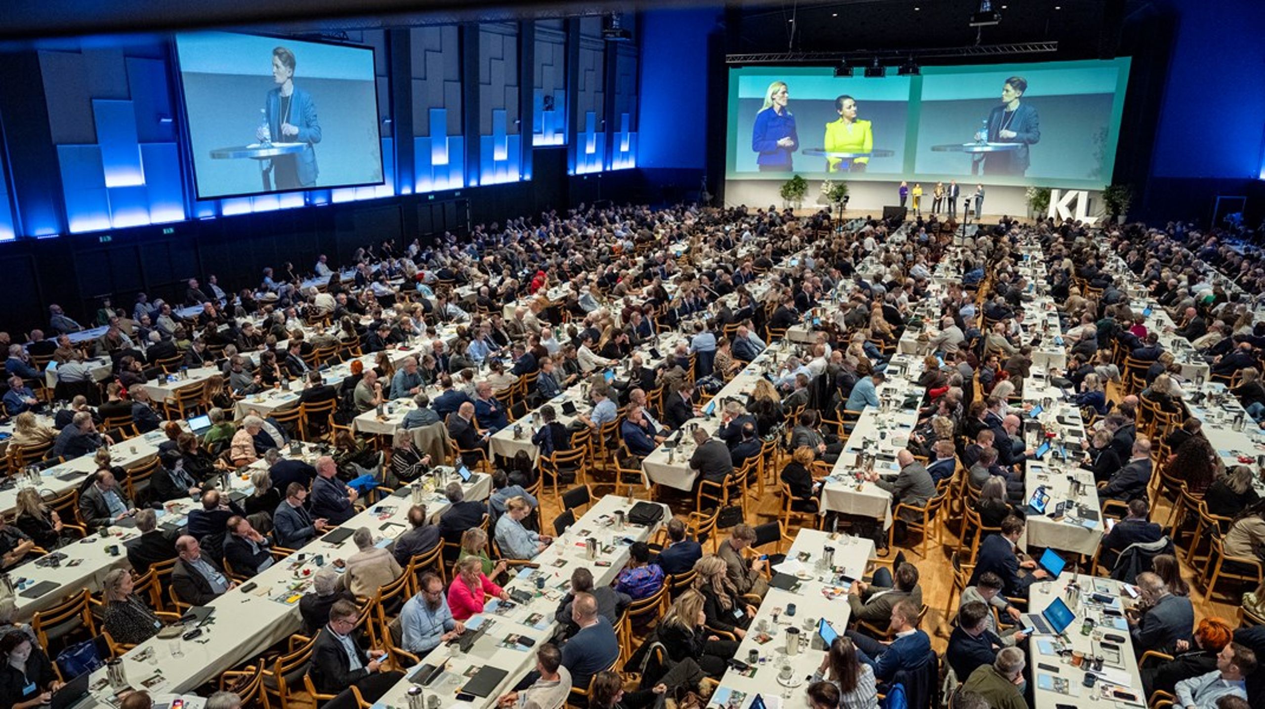 I disse dage mødes kommunernes nye økonomiudvalg og deres embedsmænd for at diskutere den kommunale økonomi. De skal ikke regne med opbakning fra Christiansborg til at løse deres problemer, skriver Jonatan Schloss.