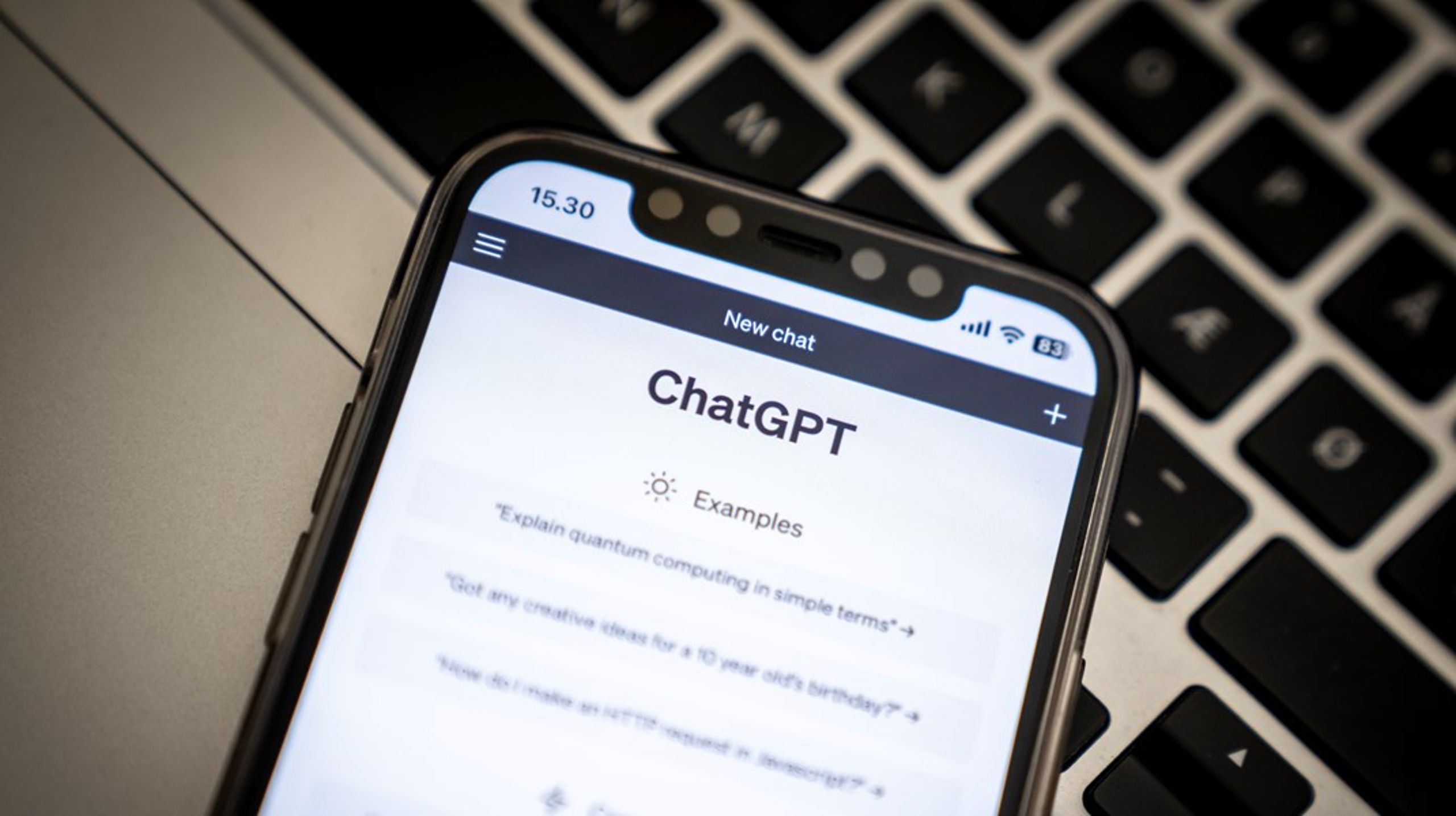 Kunstig intelligens og digitale teknologier er ikke længere et nicheområde for tekniknørder, men et af de mest afgørende spørgsmål for vores fremtidige demokrati, sikkerhed og udvikling, skriver Emilia Bøge Caliskan.