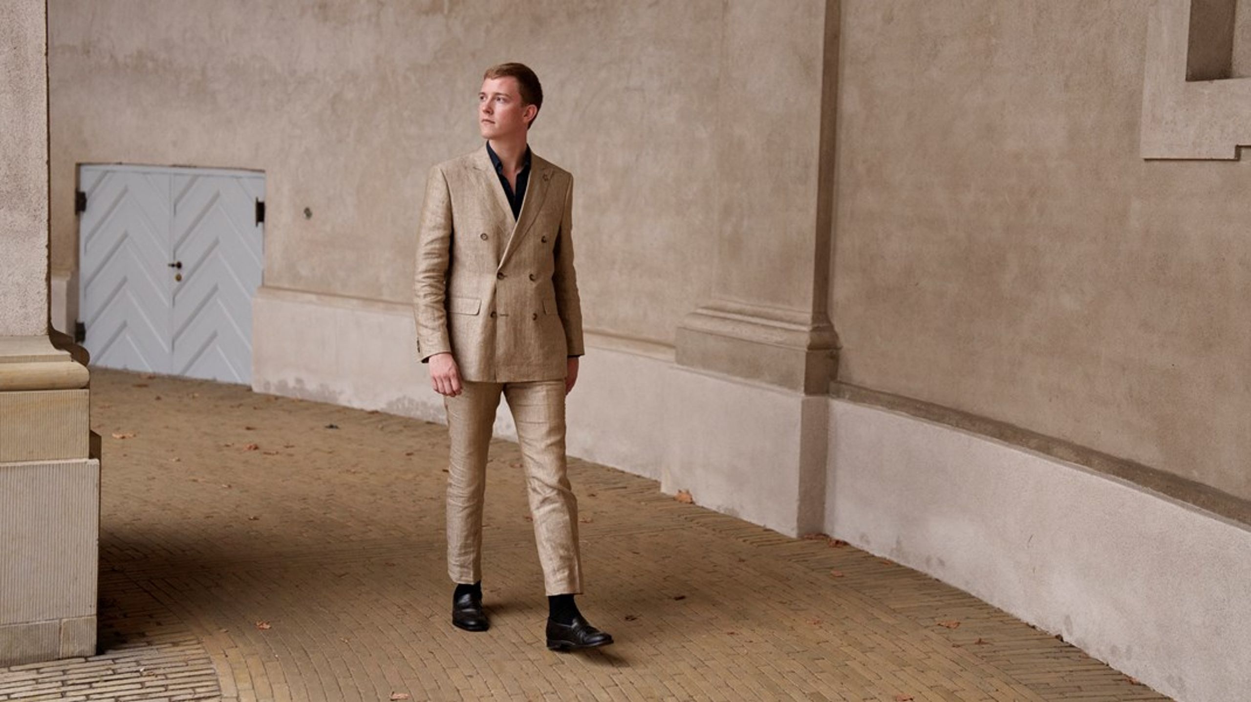 Som formand for indfødsretsudvalget sidder Mikkel Bjørn&nbsp;tungere end nogensinde&nbsp;på tronen&nbsp;af "Danmarks inderste forsvarslinje" med masser&nbsp;af&nbsp;magt til vilkårligt&nbsp;at afgøre, hvem der kan blive dansk statsborger, og hvem der ikke kan,&nbsp;skriver&nbsp;Samira Nawa.