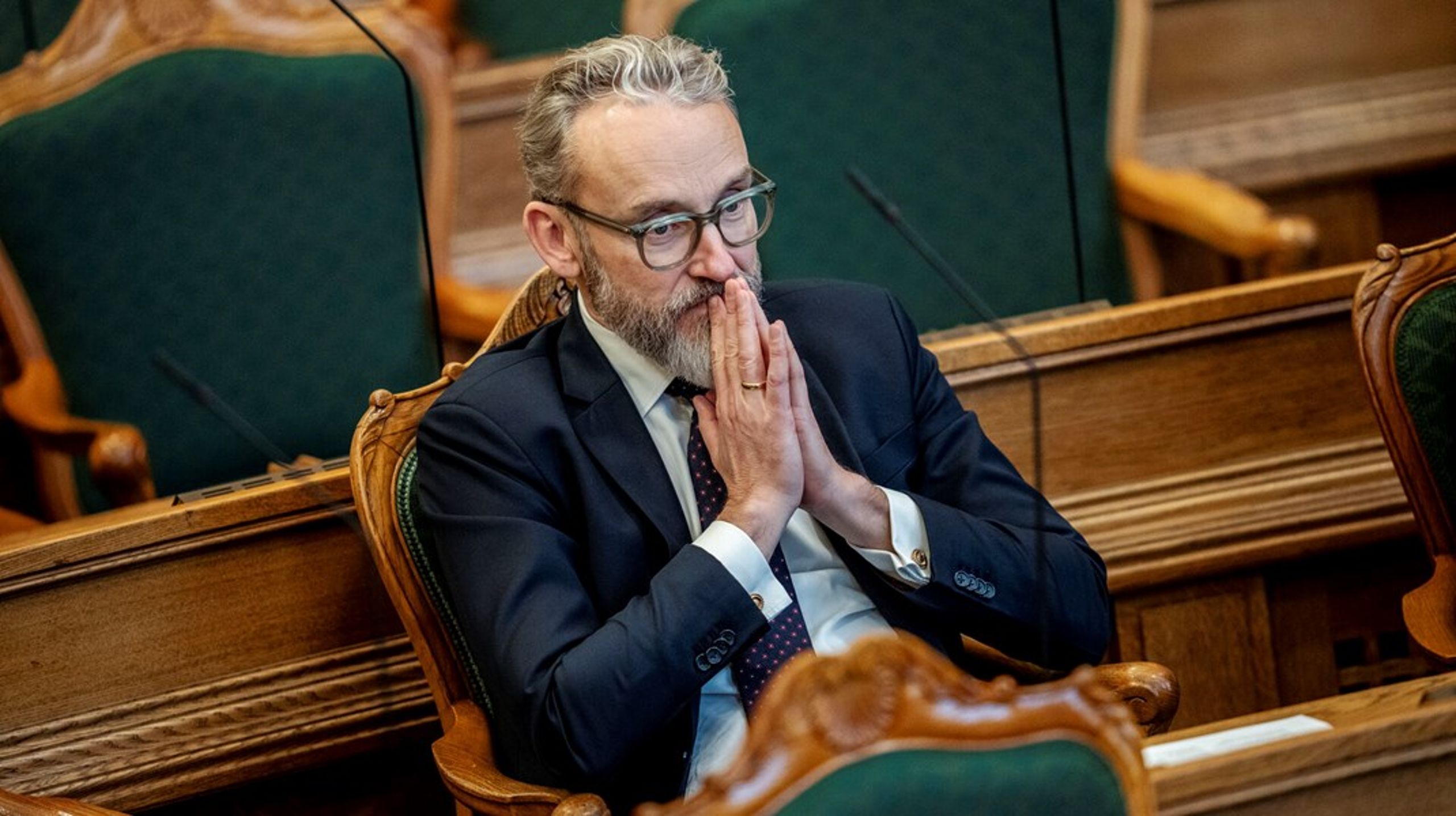 Ole Birk Olesen (LA) er langt fra tilfreds med miljøminister Magnus Heunicke (S) og anklager ham for at sylte naturen.