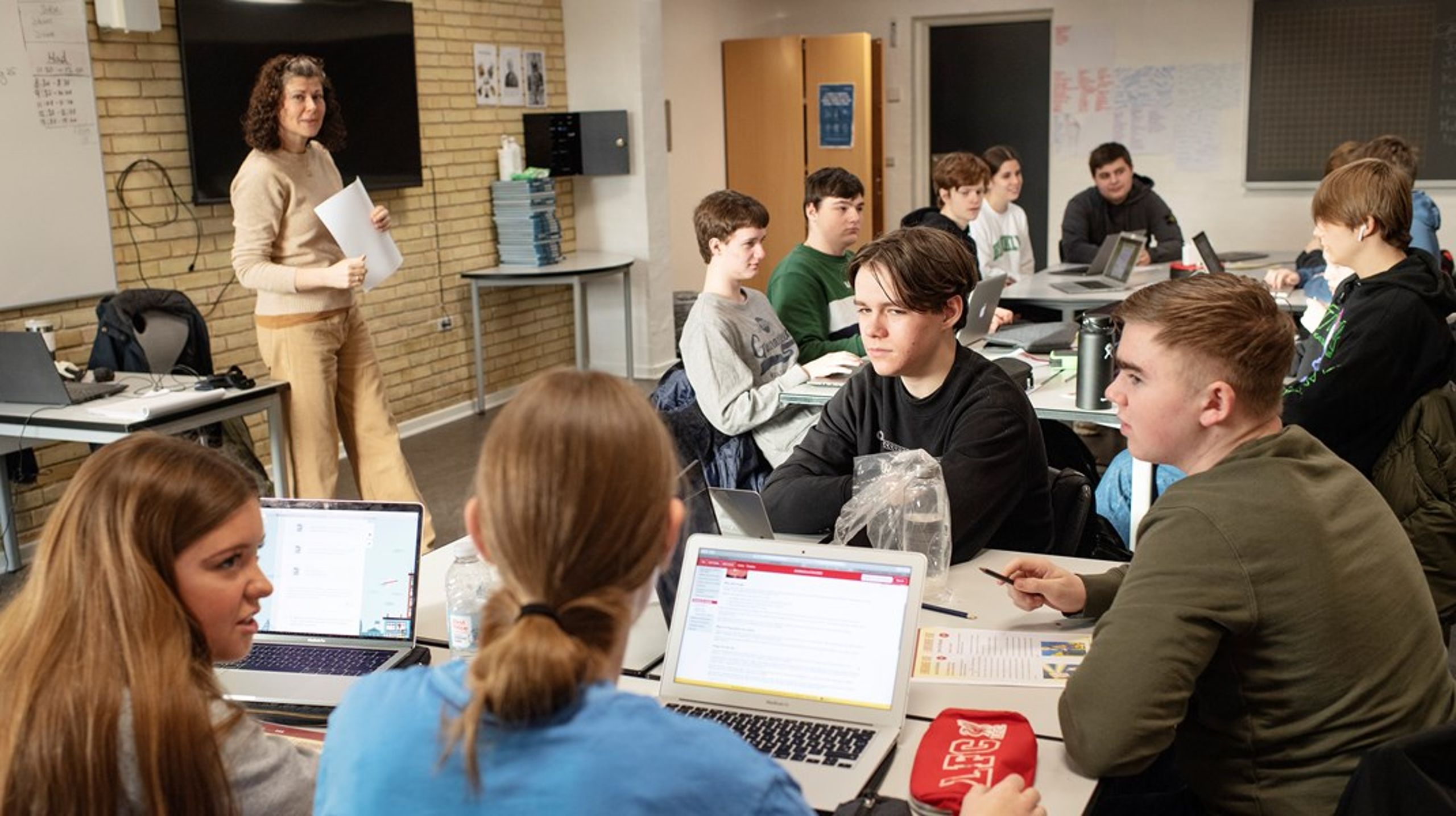 Når først vi begynder aktivt at sortere i hvilke objektive sandheder, der er tilladte at undervise i, så har vi ikke længere blot et pædagogisk eller didaktisk problem. Så har vi i folkeskolen som institution spillet moralsk fallit, skriver Jonas Stenberg Lauritsen.