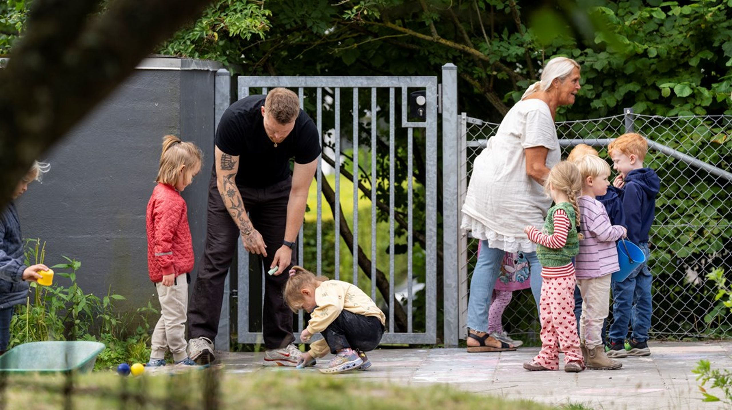 Når mængden af metoder vokser eksplosivt og rettes mod stort set alle områder af alle små børns liv, er det en udvikling, der må kalde på omtanke og eftertanke, skriver Anne Mette Buus og Christian Aabro.