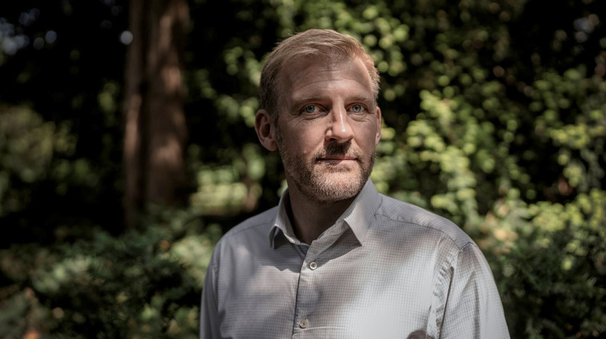 Direktøren i Dansk Skovforening, Anders Frandsen, frygter, at manglende faglighed og for meget bureaukrati kan ende med at skabe lange sagsbehandlingstider for nye skovrejsningsprojekter.