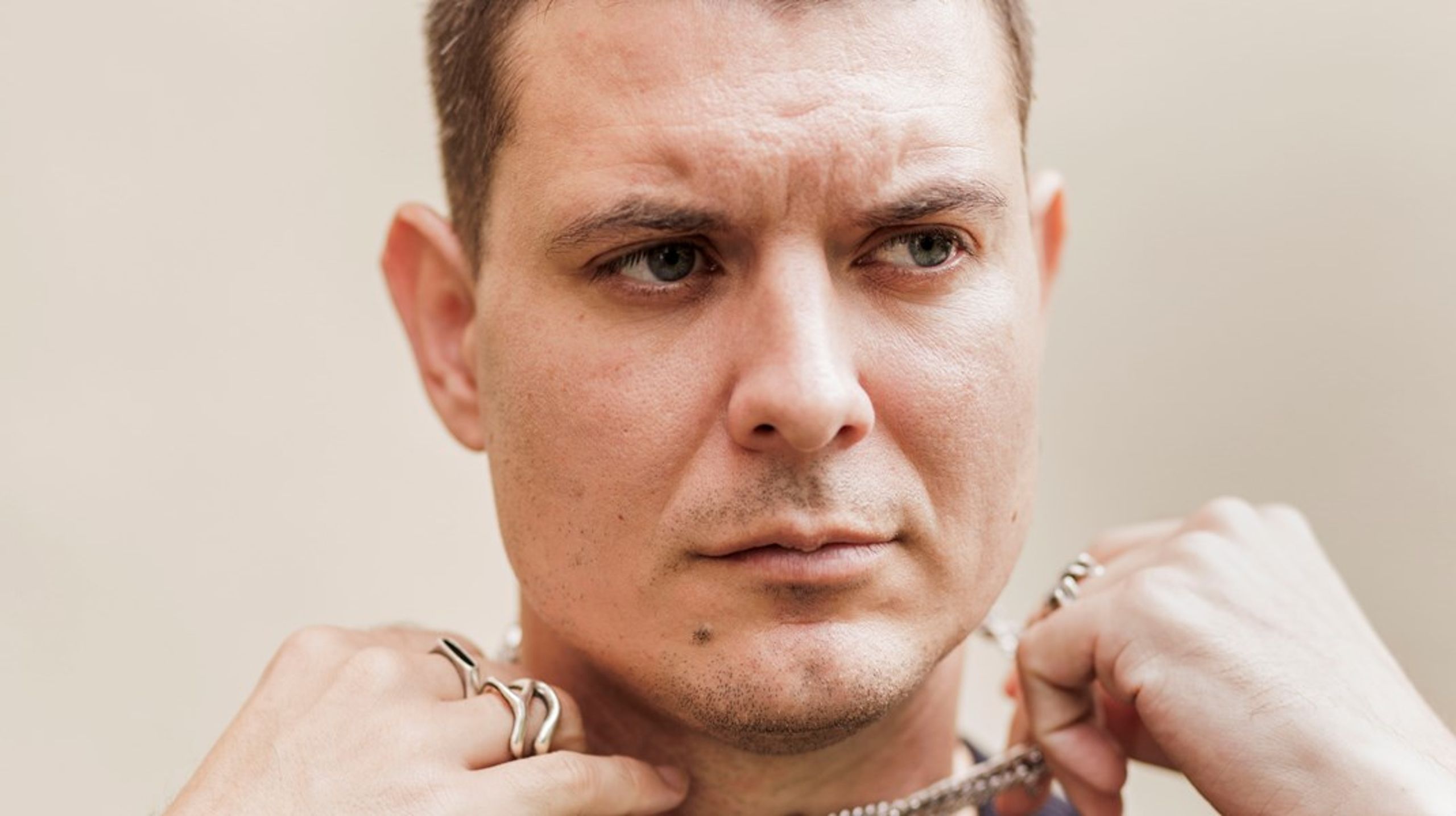 Avisens anmeldere indstiller hvert år et antal både skøn- og faglitterære titler, hvor vinderen findes efter afstemning blandt&nbsp;Weekendavisens læsere.