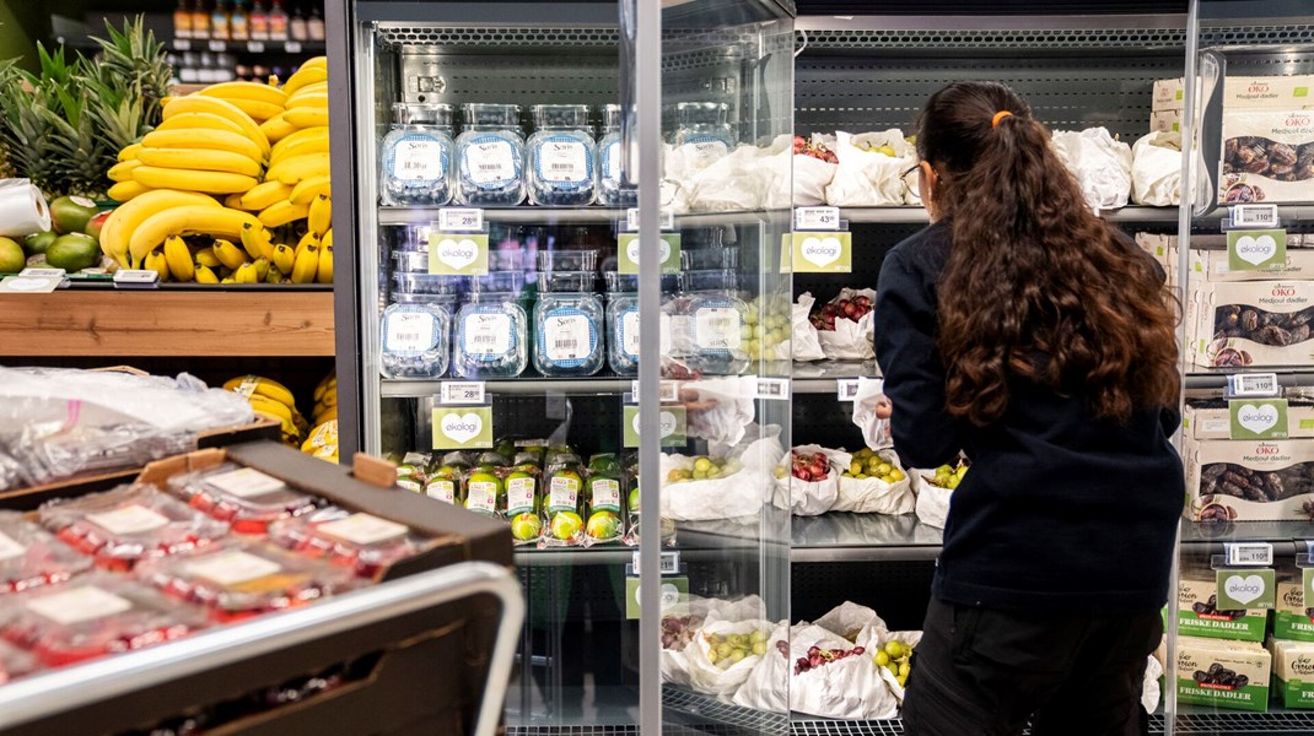 Hvis vi vil ændre momsen for på én gang hurtigt at lette presset fra de øgede fødevarepriser, fremme folkesundheden og beskytte klimaet, skal vi fjerne momsen fra bestemte varegrupper frem for blot at sænke den, skriver seks repræsentanter fra Broen til Fremtiden.