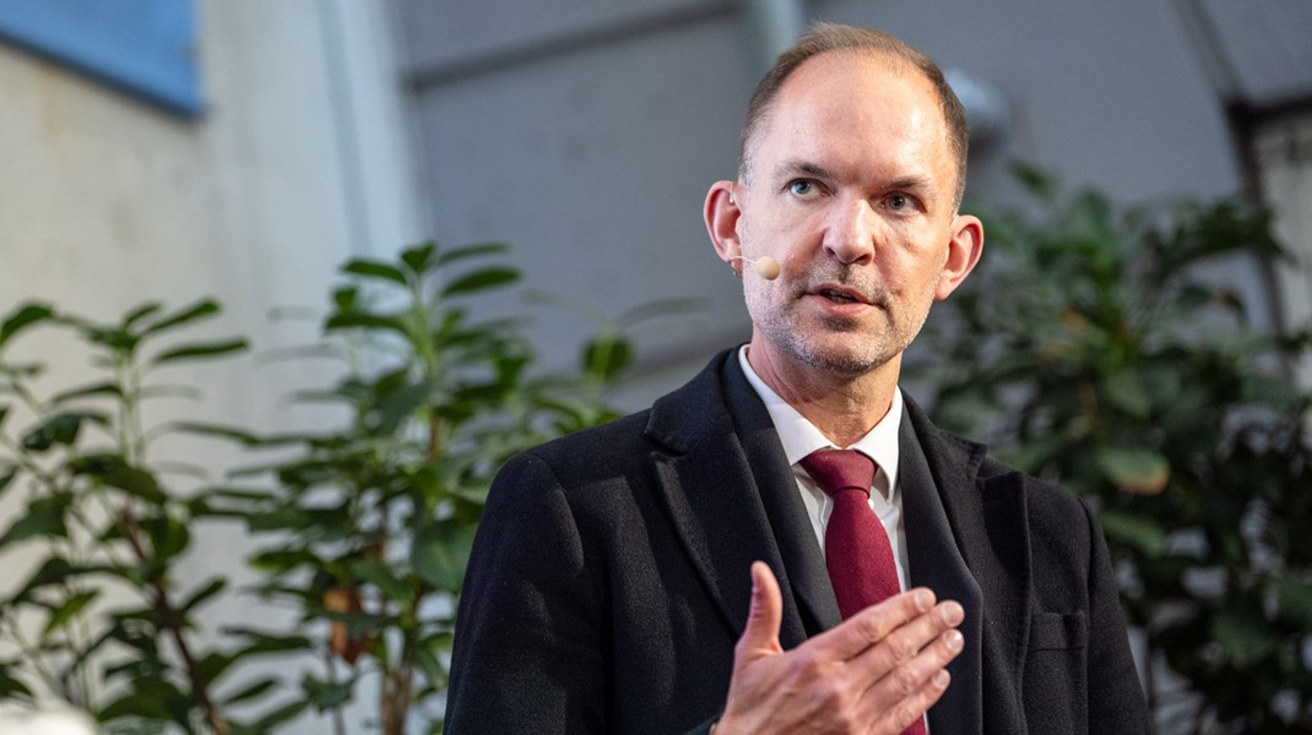 Trepartsminister Jeppe Bruus.