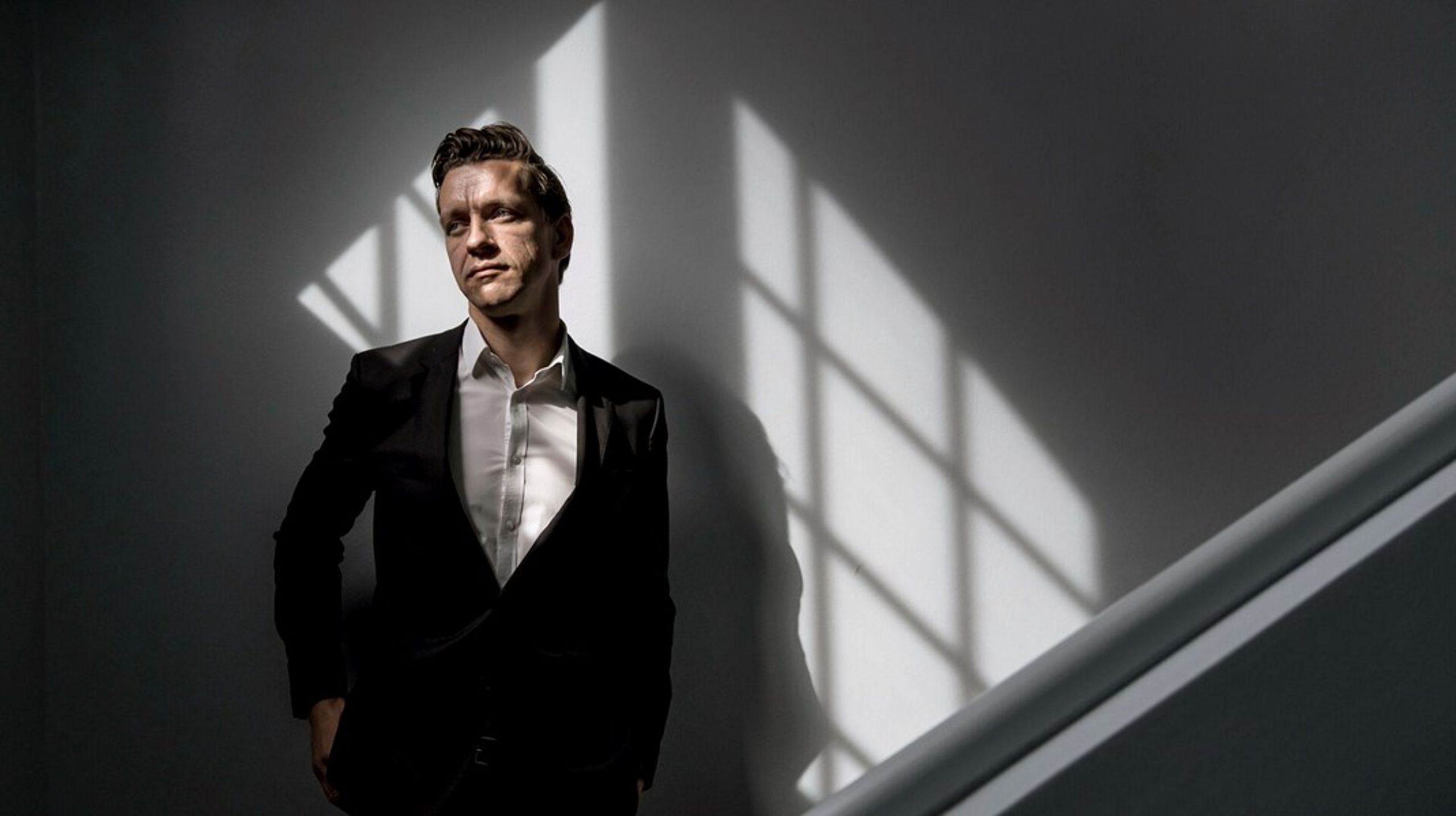 "Vi risikerer at få et samfund, hvor mange flere ikke kan leve af den løn, de tjener, og hvor mange flere børn ikke vil få den chance, de fortjener," beskæftigelsesminister Kaare Dybvad Bek.