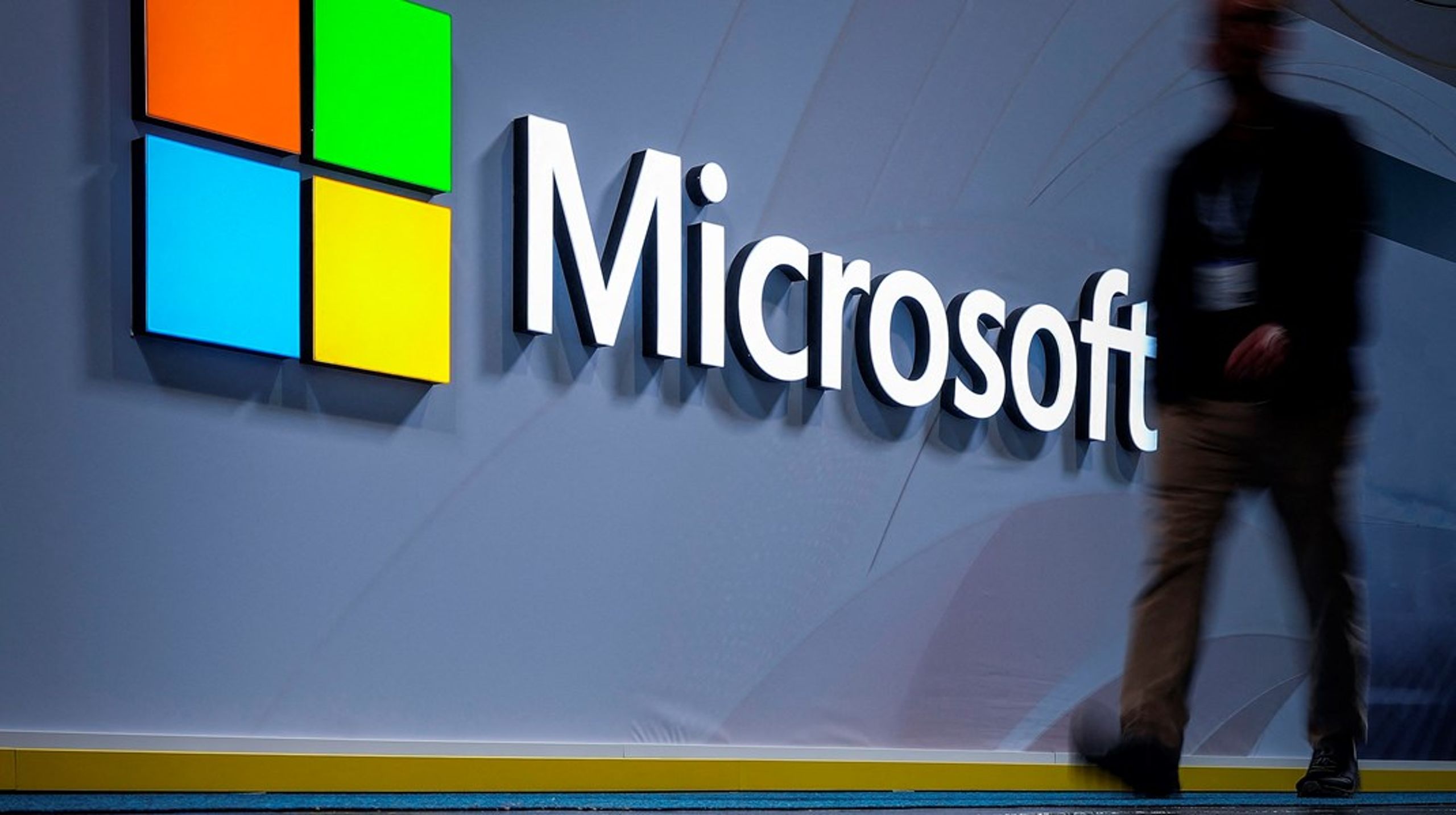 Microsoft var hele sidste år stadig inviteret til størstedelen af alle de konferencer og arrangementer om den digitale selvstændighed, som jeg deltog i. Men vi kan altså ikke designe et sikkert hønsehus, hvis vi bliver ved med at tage ulven på råd, skriver David Heinemeier Hansson.