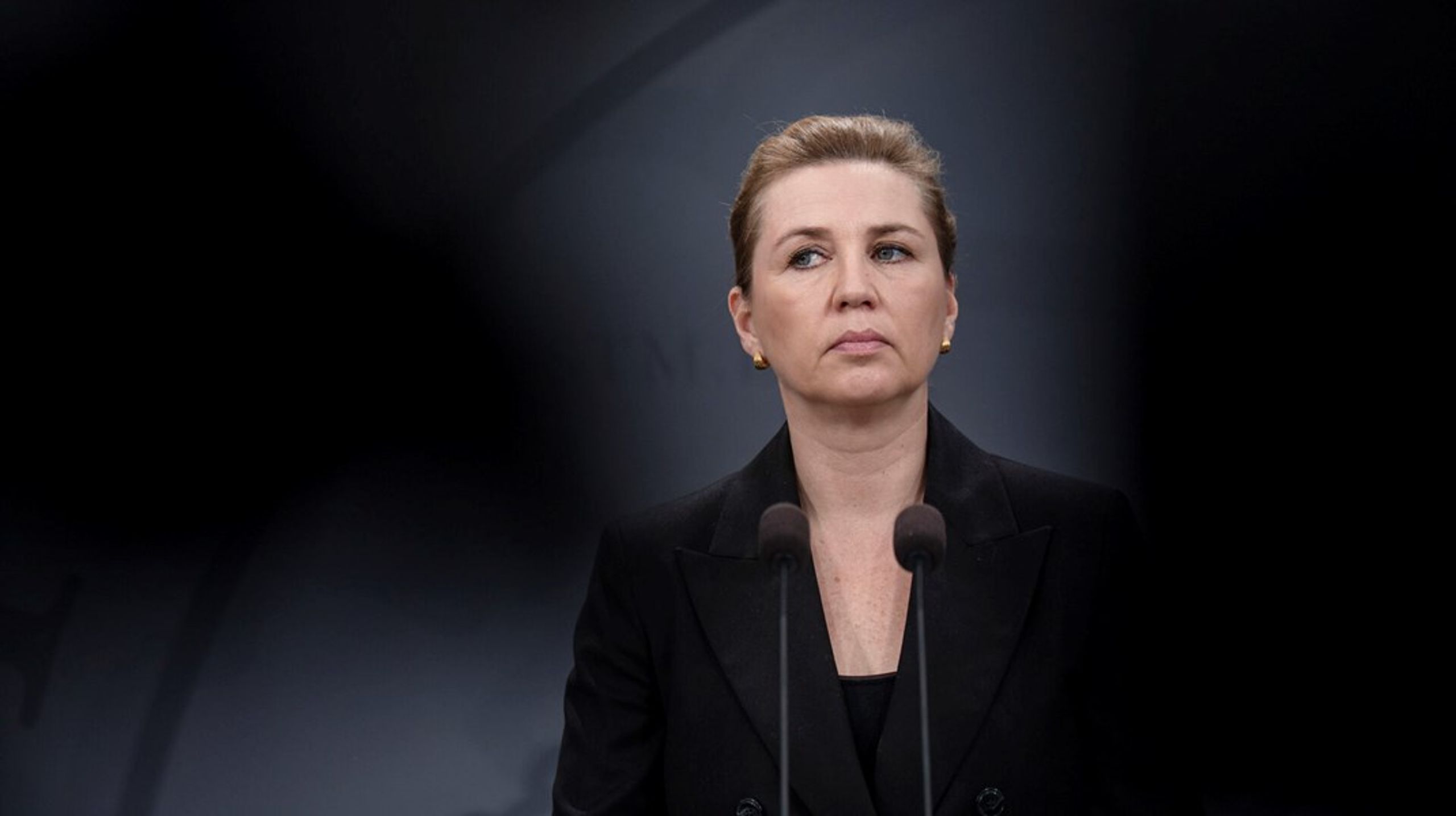 Der er næppe tvivl om, at de fleste europæere ønsker en streng udvisningspraksis over for kriminelle, og tager Domstolen ikke bestik af det, risikerer den at bringe sig i en uholdbar situation, skriver Erik Holstein.