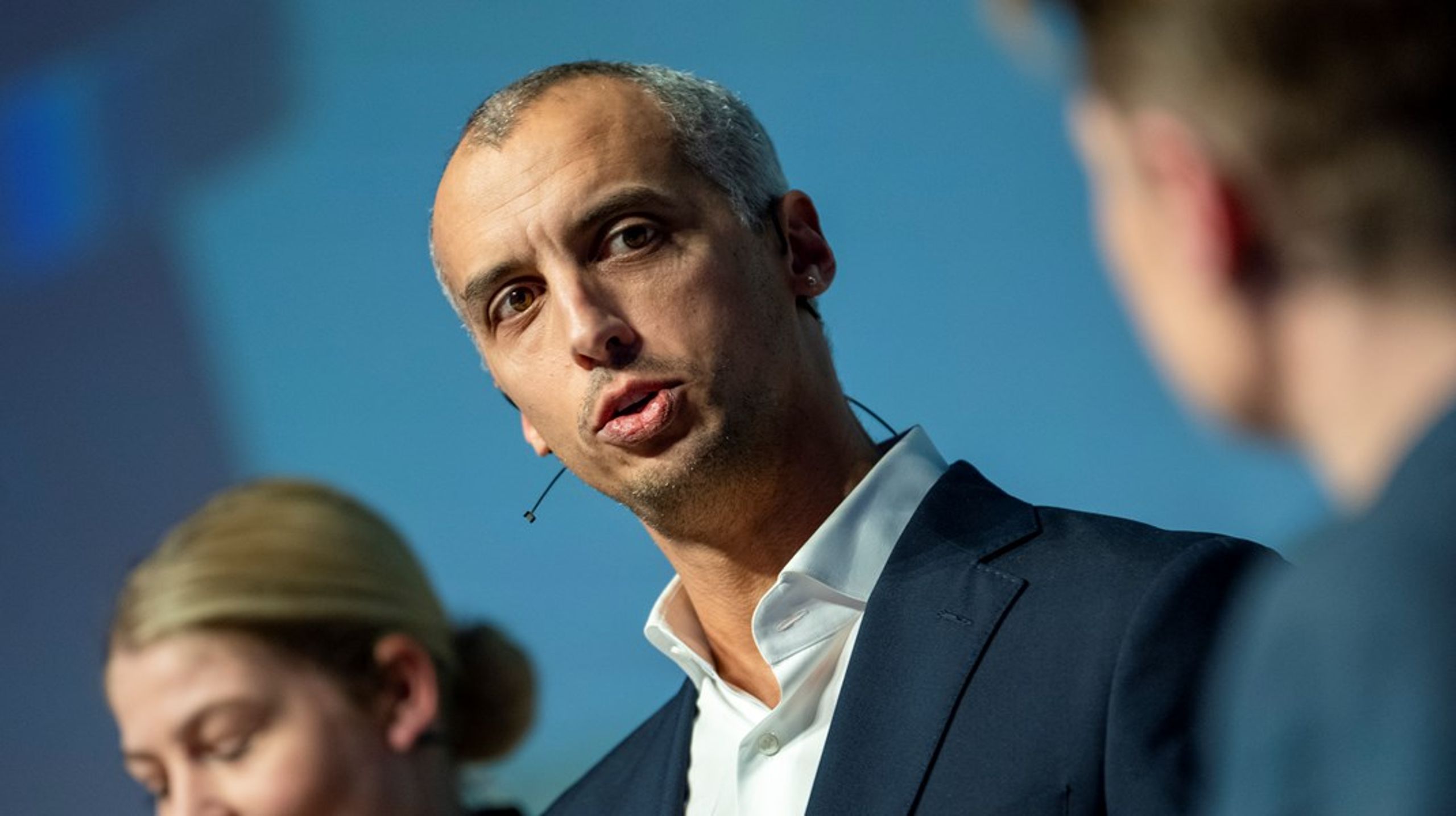 Undervisningsminister Mattias Tesfaye i debat med KL's børn- og ungeformand Christina Krzyrosiak Hansen på Kommunal Økonomisk Forum.