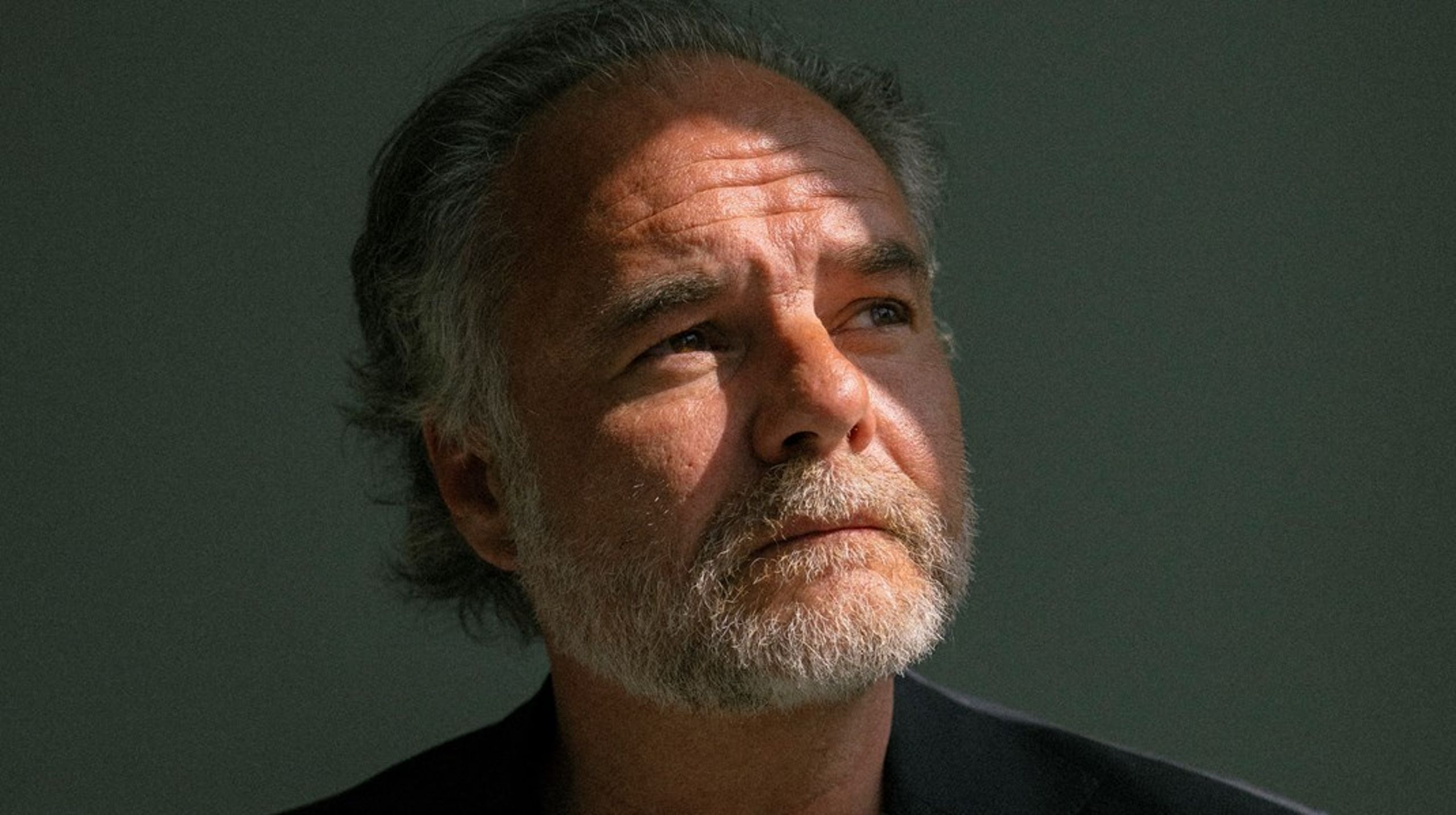 Overvismand&nbsp;Carl-Johan&nbsp;Dalgaard blev af den socialdemokratiske etpartiregering sat i spidsen for et eftersyn med Finansministeriets regnemodeller. Nu har Socialdemokratiets fået selskab af Moderaterne og Venstre i regeringskontorerne, og Finansministeriet forventes om kort tid at offentliggøre en samlet evaluering af eftersynet.