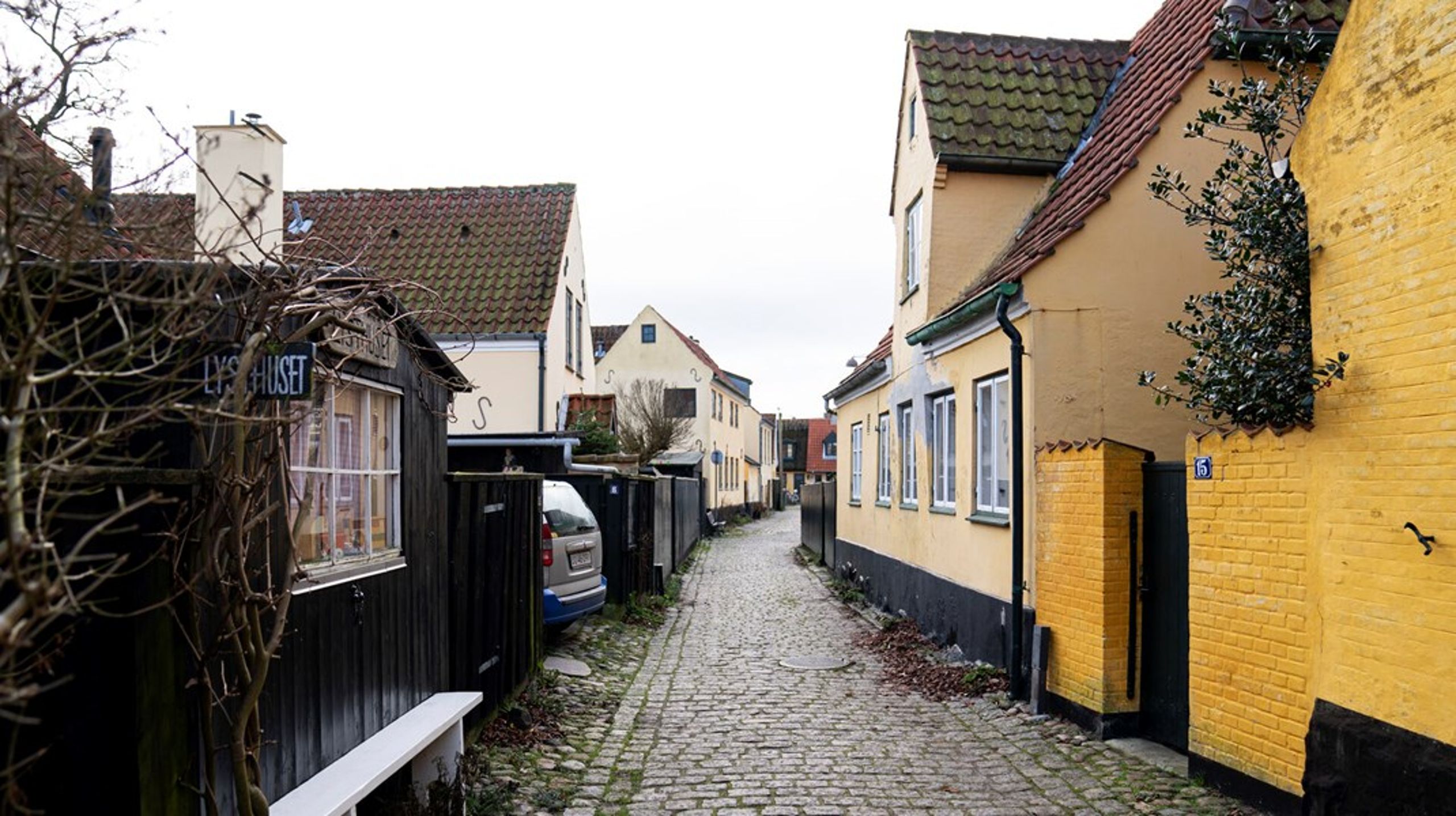 ”Du kan knap nok hamre et søm i uden at udfylde en længere ansøgningsblanket. Der skal være forskel på at forvalte Kronborg Slot – og så på at bo i et almindeligt fredet hus,” lød det fra kulturminister Jakob Engel-Schmidt i december.