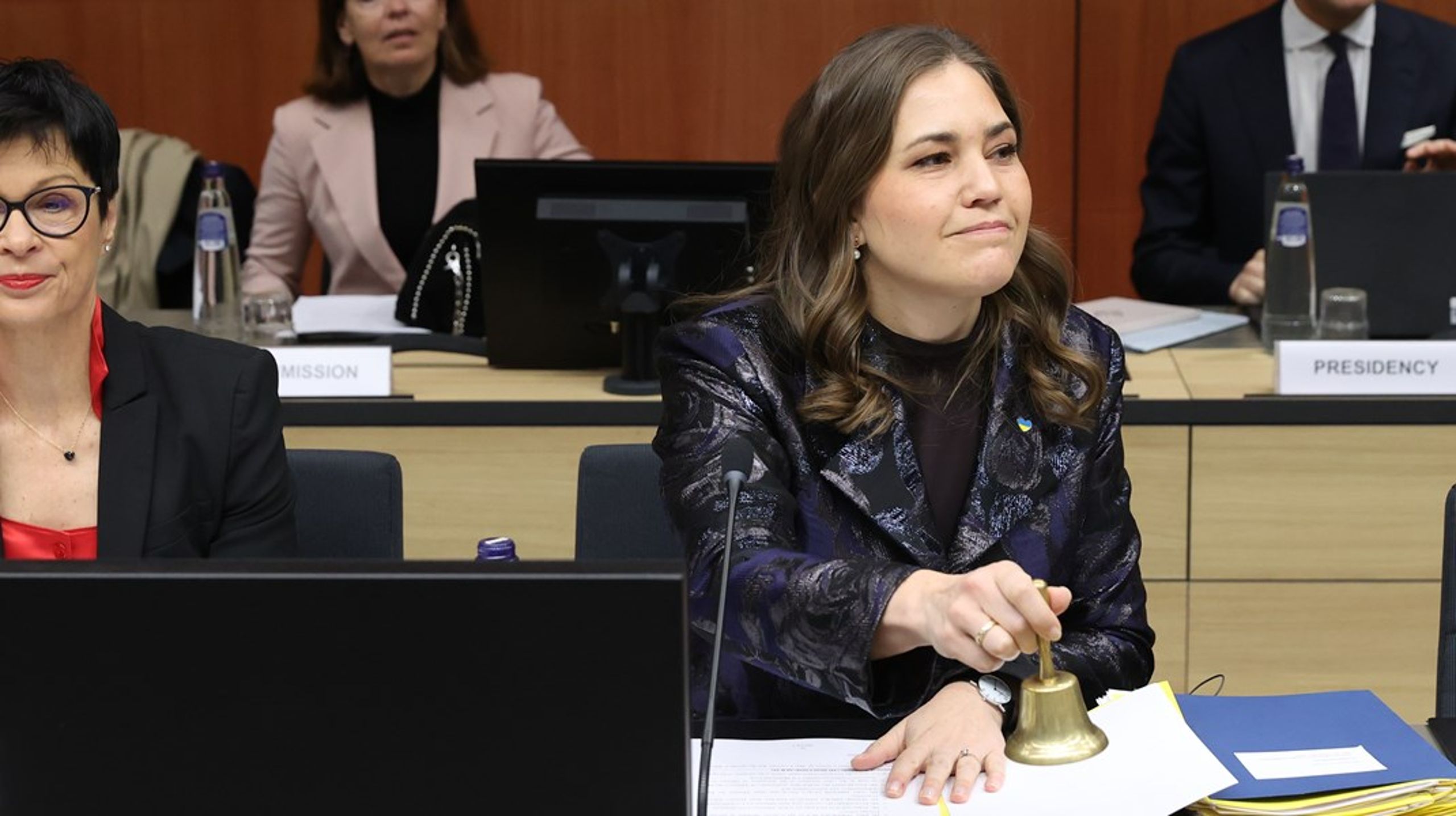 Europaminister Marie Bjerre (V) har haft travlt med at ringe med formandskabsklokken i Bruxelles. Men det er der ikke så mange danskere, der har lagt mærke til.