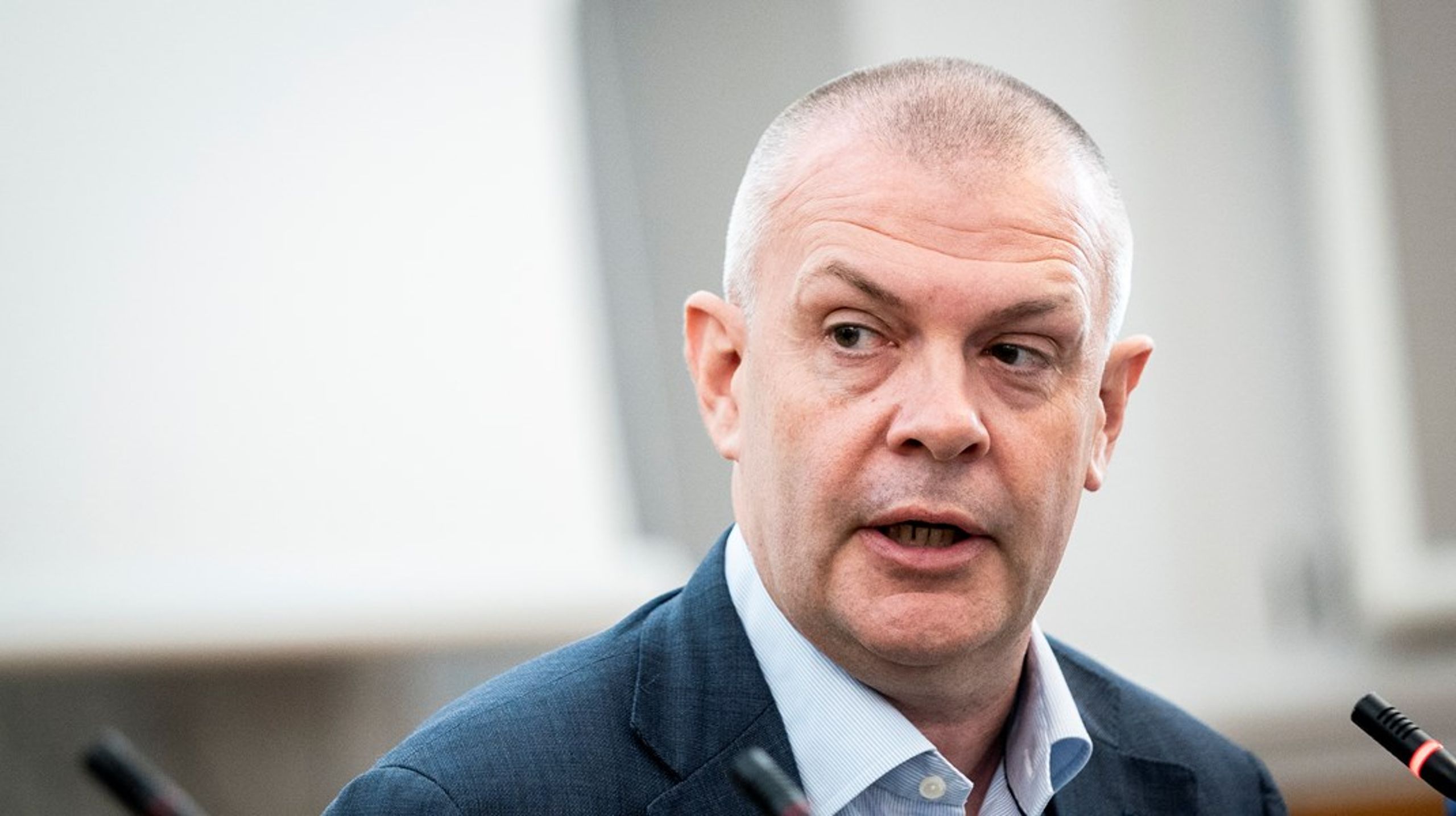 Den slemme karl i butikken er idéen om, at udsagn om verden kan rummes inden for dikotomien sandt/falsk. At noget er entydigt rigtigt, mens andet er entydigt forkert – og at det, som også Bjarne Corydon slår på tromme for, handler om at kunne skelne skidtet fra kanelet, skriver&nbsp;Philip Larsen.<br>