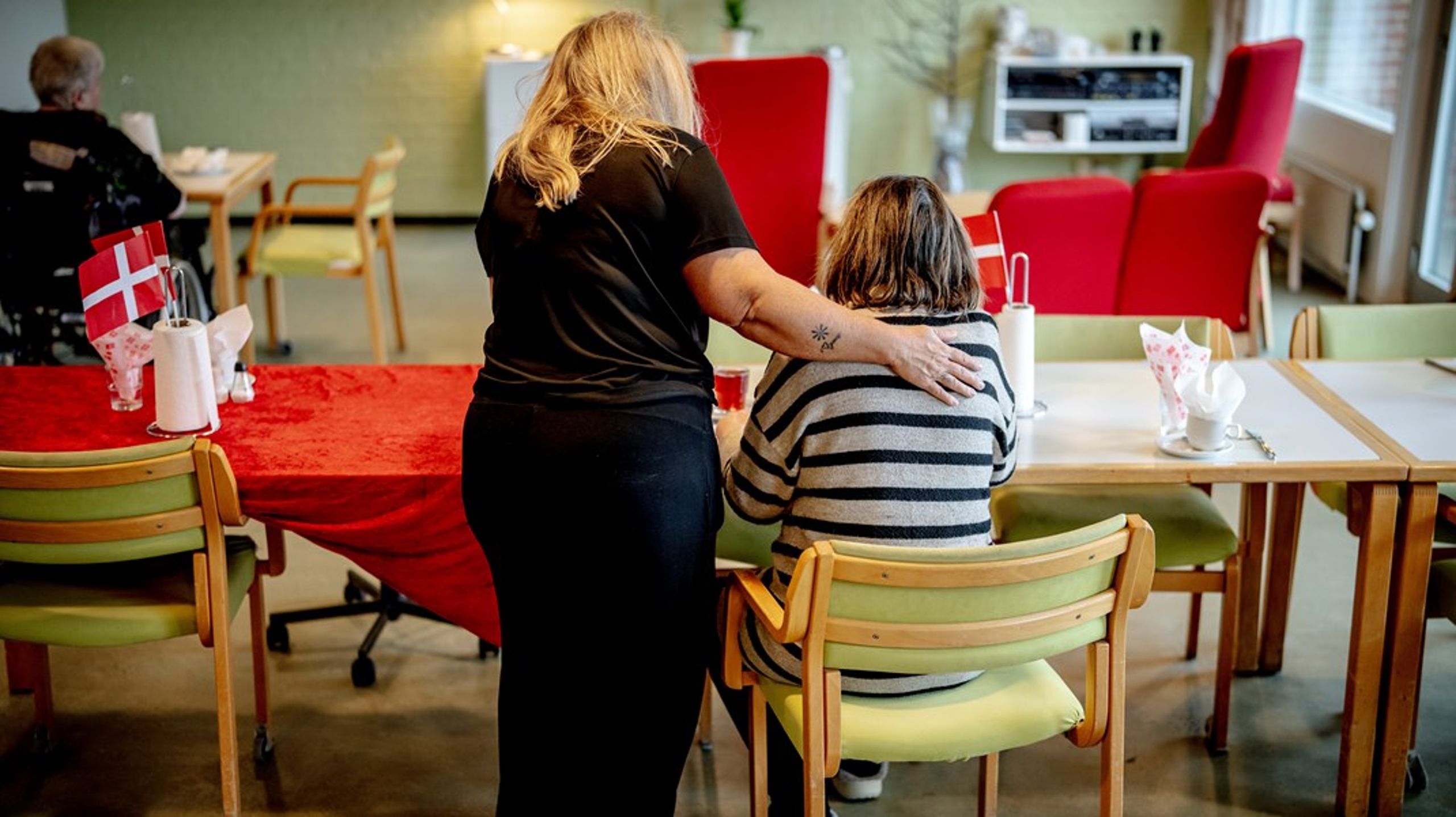 De her tal er så store og udviklingen så voldsom, at ingen forholder sig realistisk til det, der sker i øjeblikket, og som vi ved kommer til at ske de næste ti år: Hænderne for ørerne og hovedet i busken, skriver Sidsel Vinge om manglen på sosu'er i 2035.