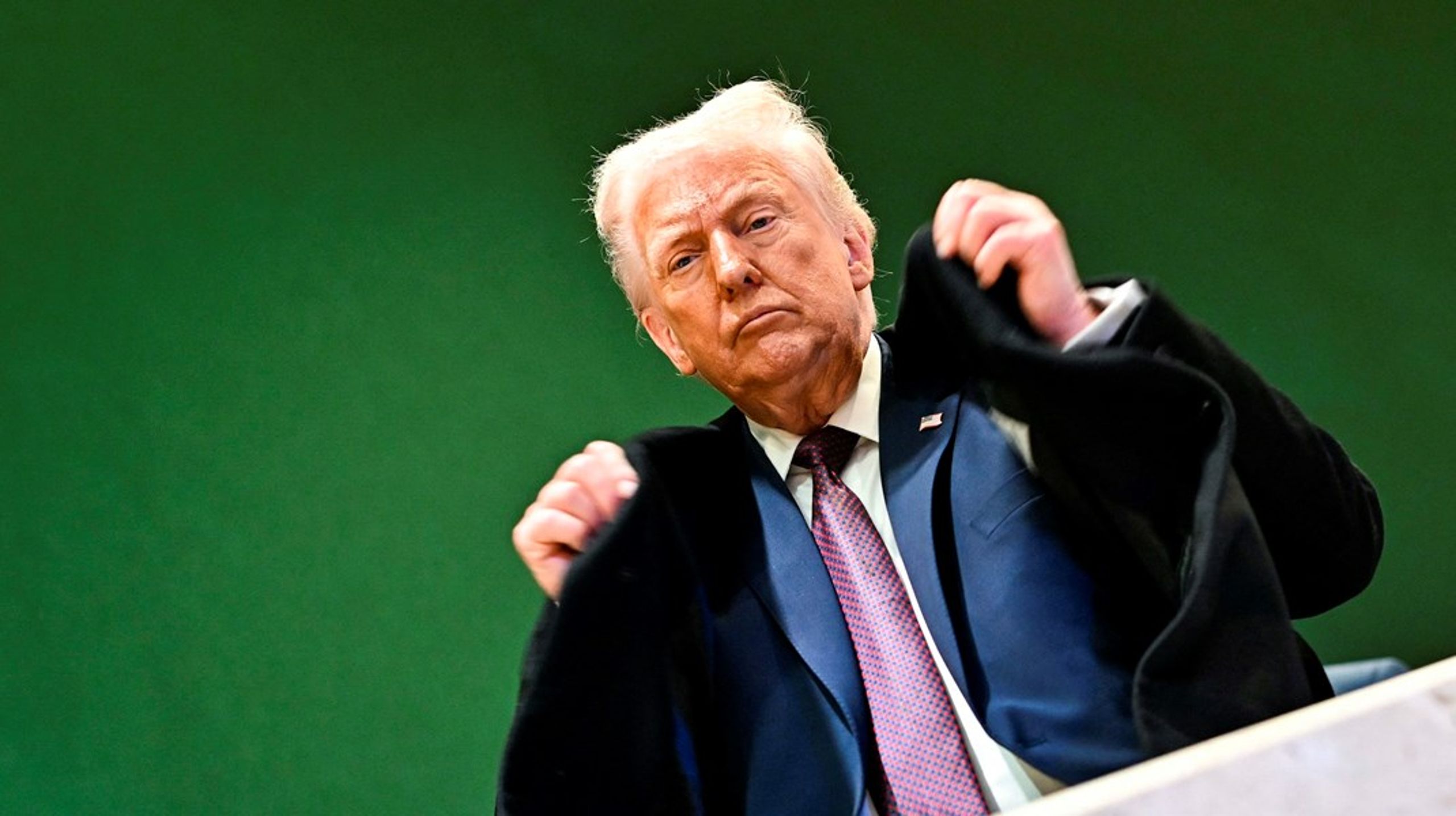 21. januar talte jeg mig frem til, at jeg havde modtaget 11 push-notifikationer i min DR-app. Ingen af dem forklarede reelt, hvad mødet i Davos&nbsp;handlede om, eller hvad det betyder for Danmark og Grønland, skriver Laurits Hjermitslev Larsen.