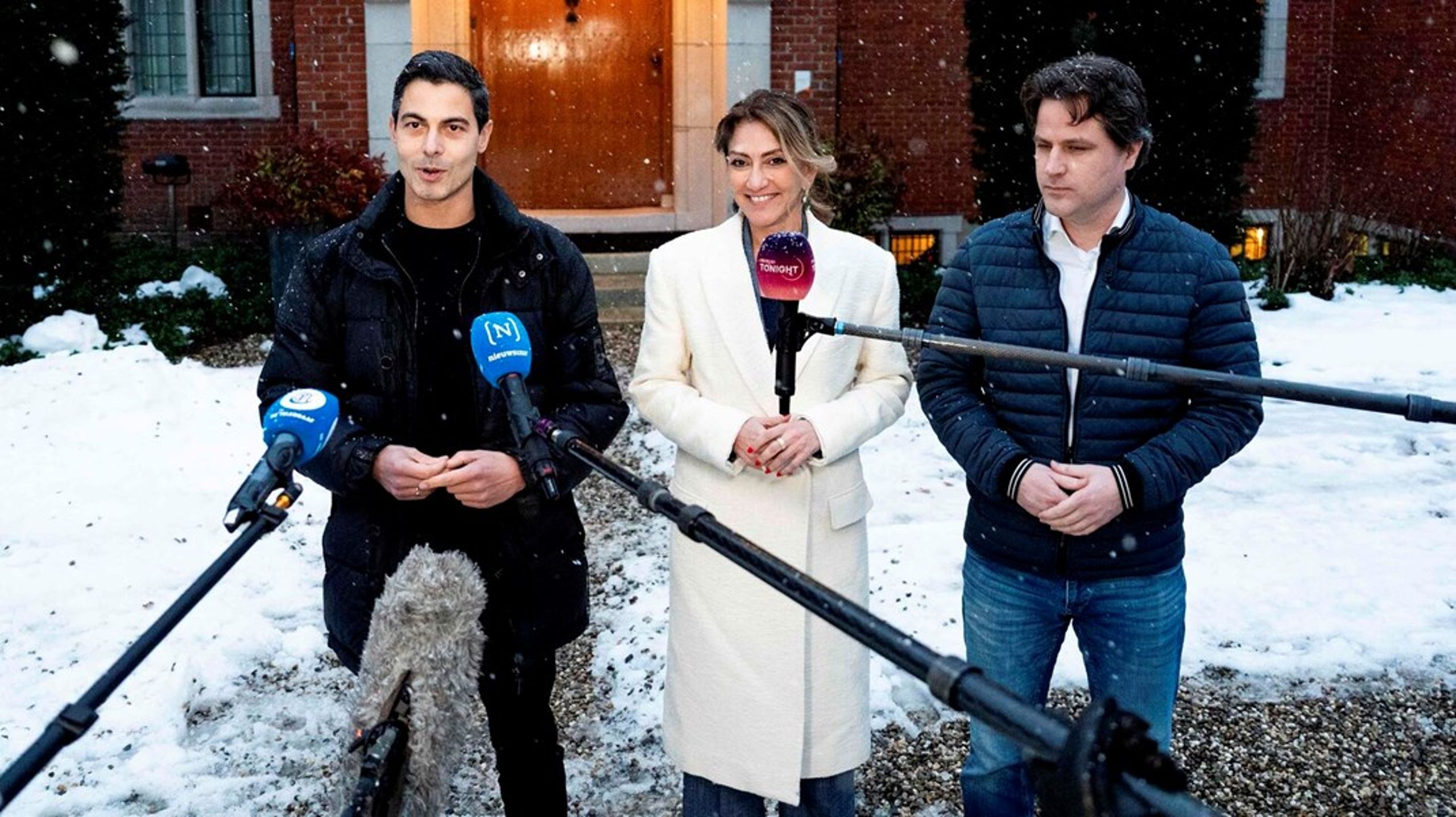 Efter et par måneders forhandlinger annoncerede lederen af det socialliberale midterparti D66, Rob Jetten (t.v.), 9. januar at han vil danne en hollandsk mindretalsregering sammen med den liberale VVD-leder,&nbsp;Dilan Yeşilgöz&nbsp;(i midten), og den konservative Henri Bontenbal fra CDA.