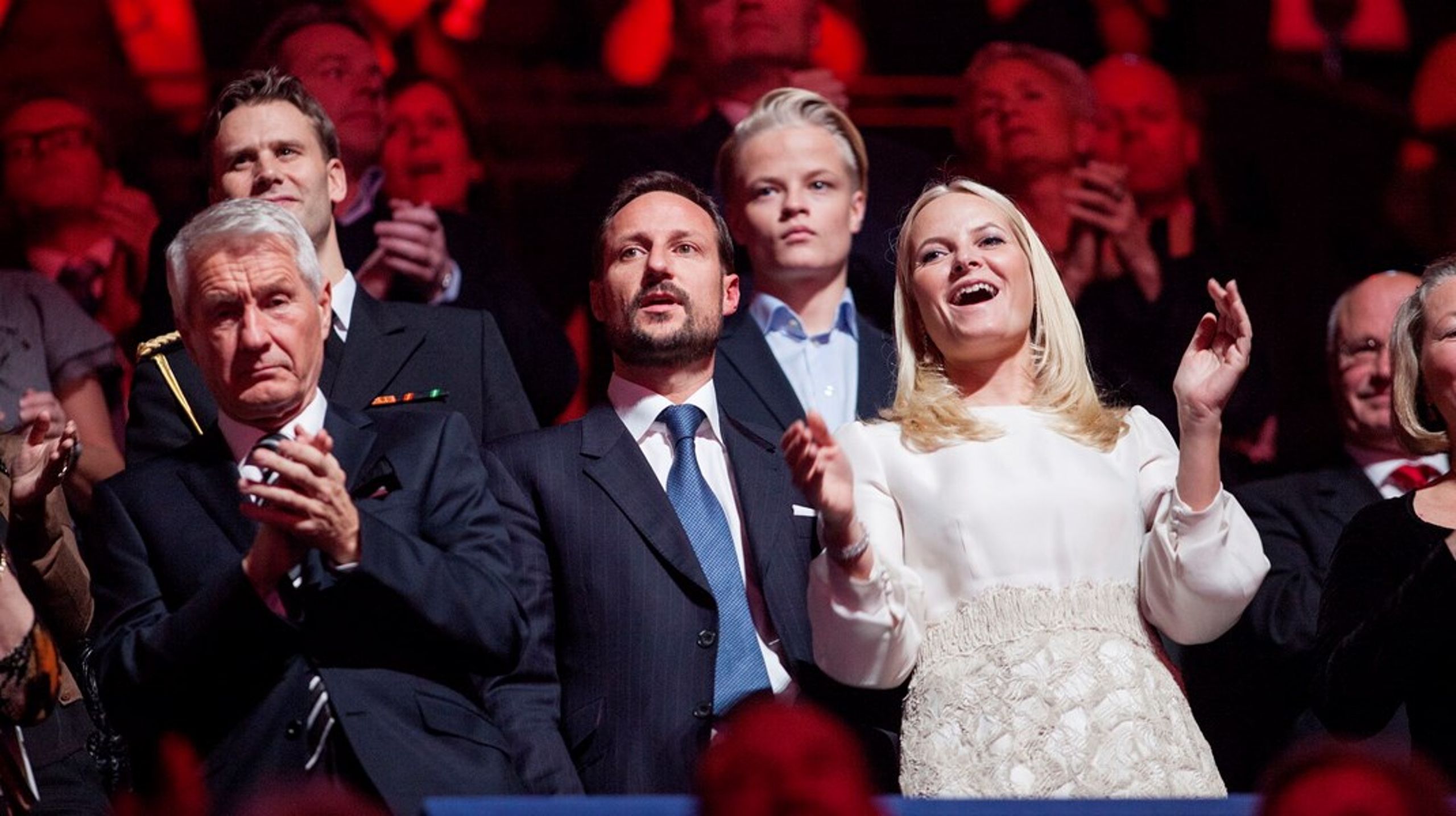 Thorbjørn Jagland (tv.) og&nbsp;kronprinsesse Mette-Marit er blandt de implicerede i Epstein-filerne.