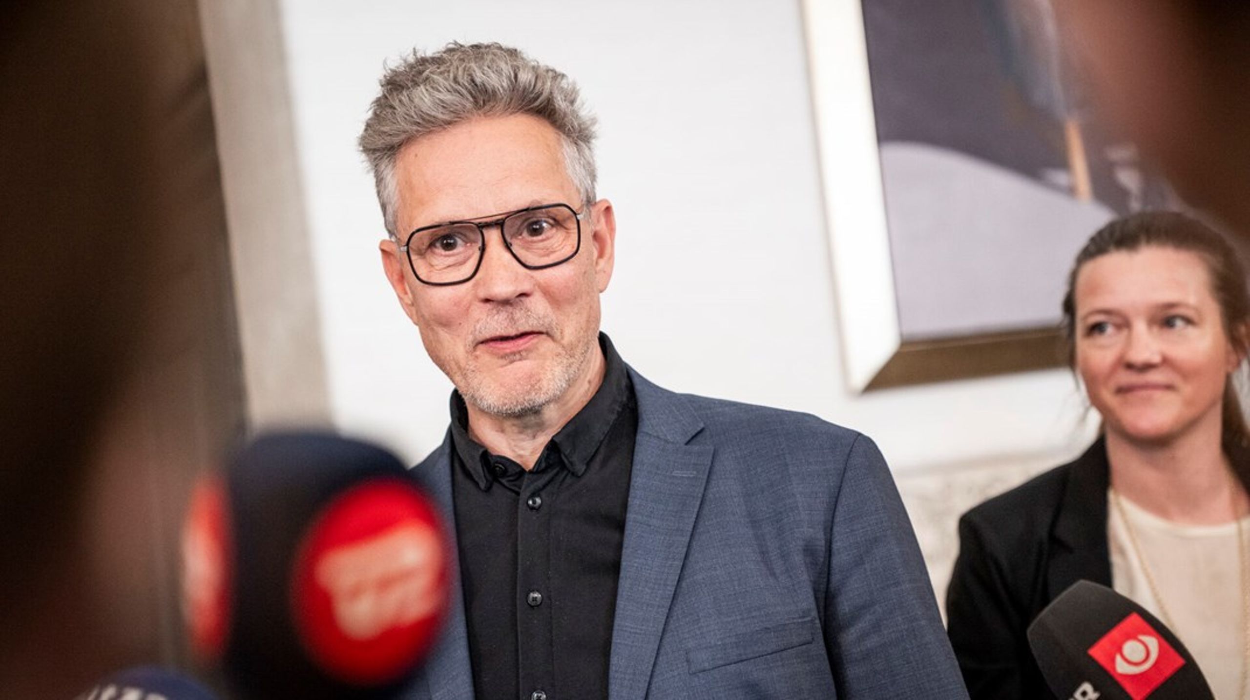 Mens valgvindene blæser på Christiansborg, kom SVM-regeringen torsdag for første gang nogensinde i mindretal.