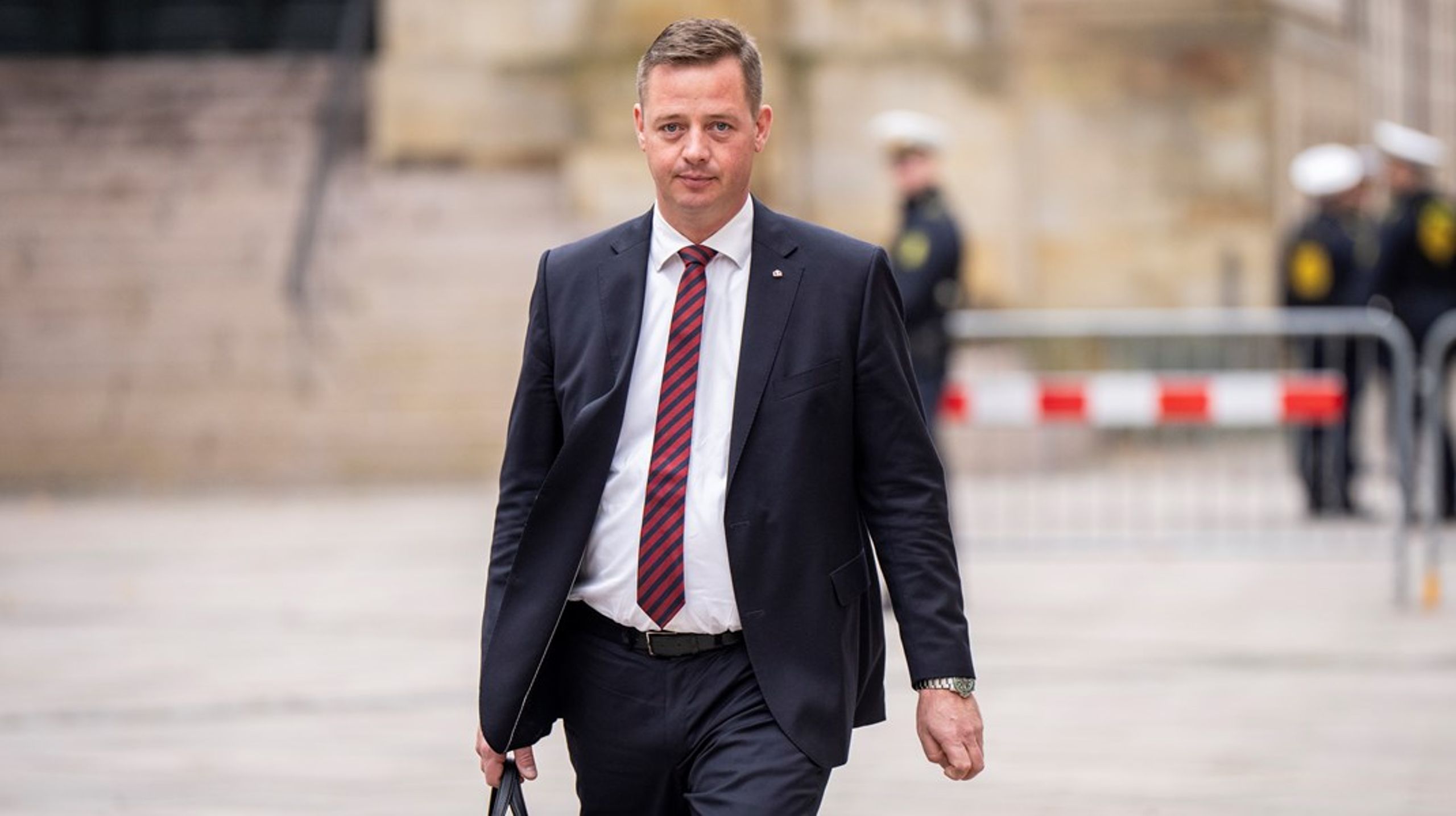 "Jeg er i dialog med vognmandsbranchen om igen at gå væk fra ”DTL-modellen”," skriver transportminister Thomas Danielsen i en sms.