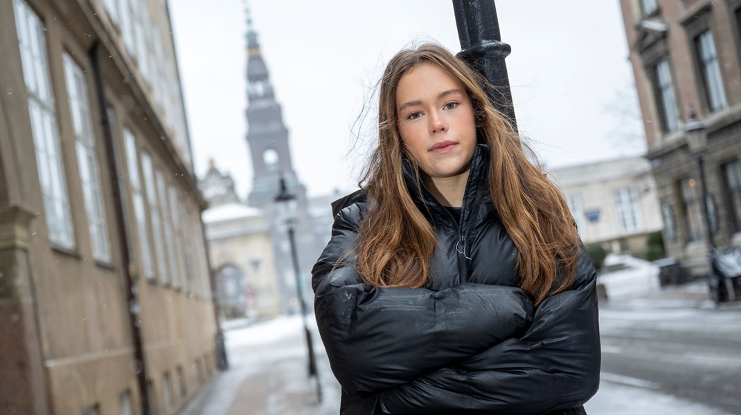 De&nbsp;16-årige skal overholde&nbsp;samme myndighedslove som alle deres voksne&nbsp;medborgere.&nbsp;De kan komme i fængsel,&nbsp;og skal betale skat af deres løn.&nbsp;Derfor må de demokratiske pligter også følge med, skriver&nbsp;Sigrid Wetter Geckler.