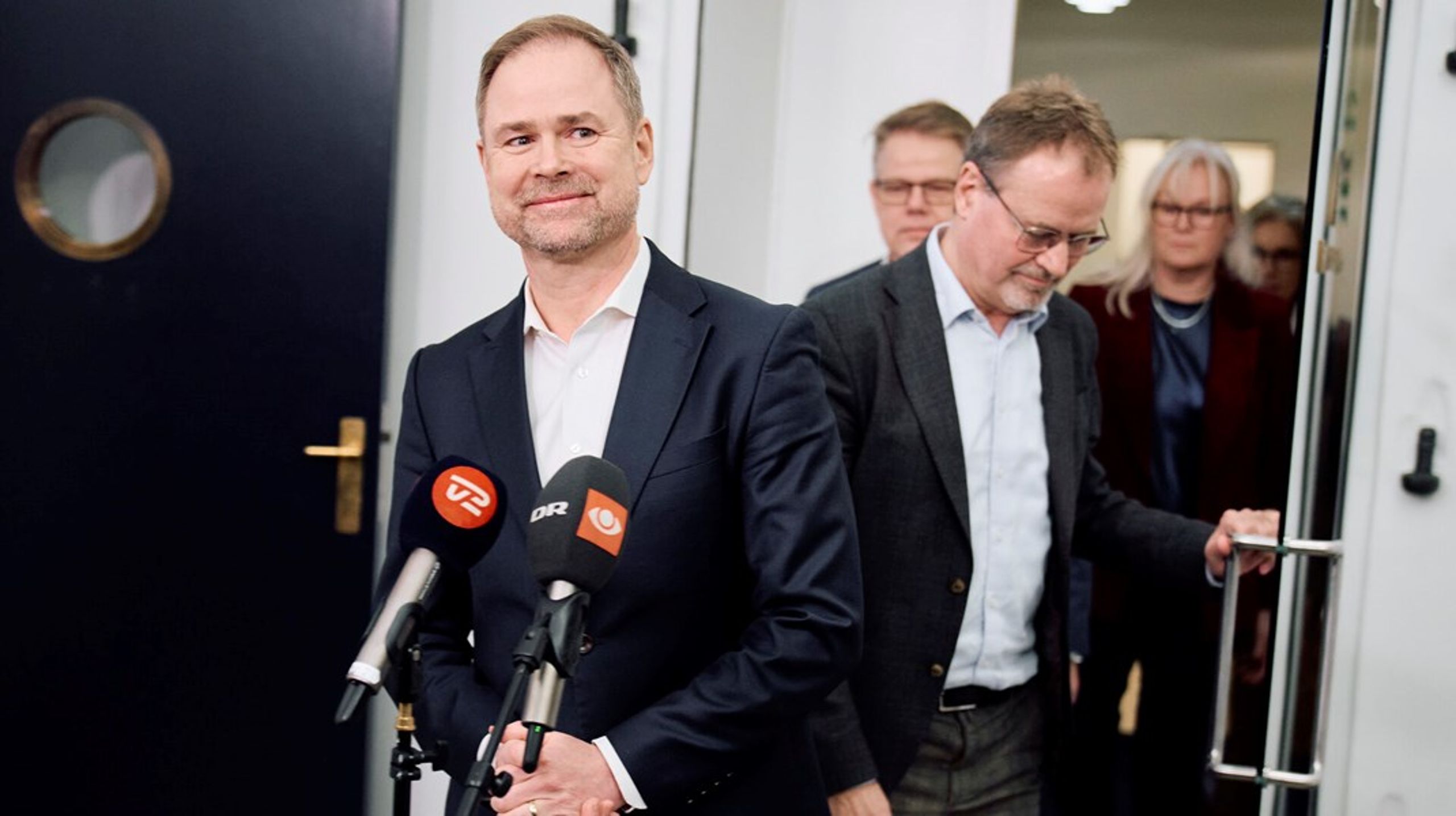 Efter seks døgns forhandlinger kunne finansministeren præsentere et statsligt forlig for 200.000 ansatte.