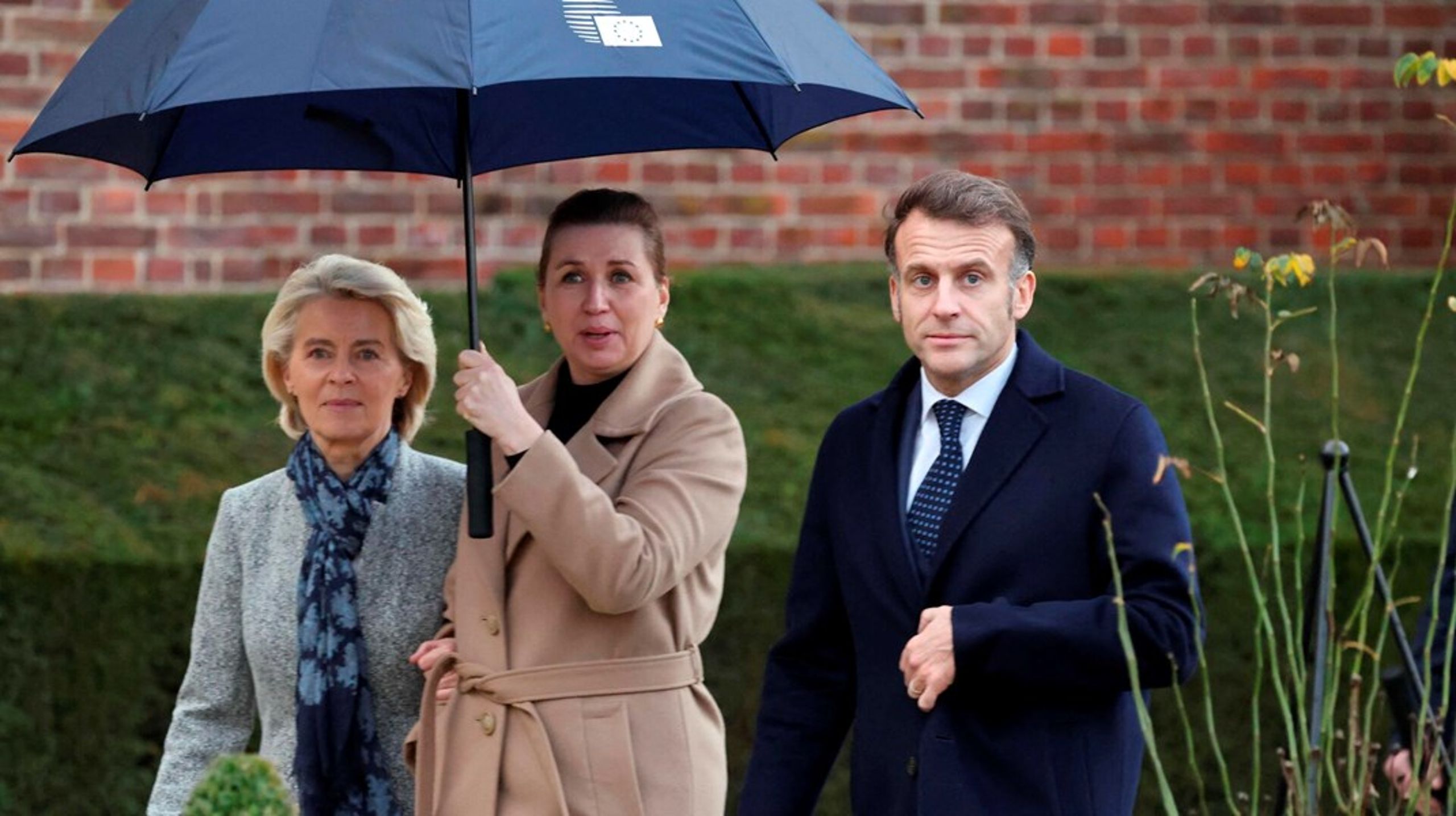 Statsminister Mette Frederiksen er klar til at stille krav om europæisk indhold i visse sektorer, som&nbsp;den franske præsident, Emmanuel Macron, er stor fortaler for.