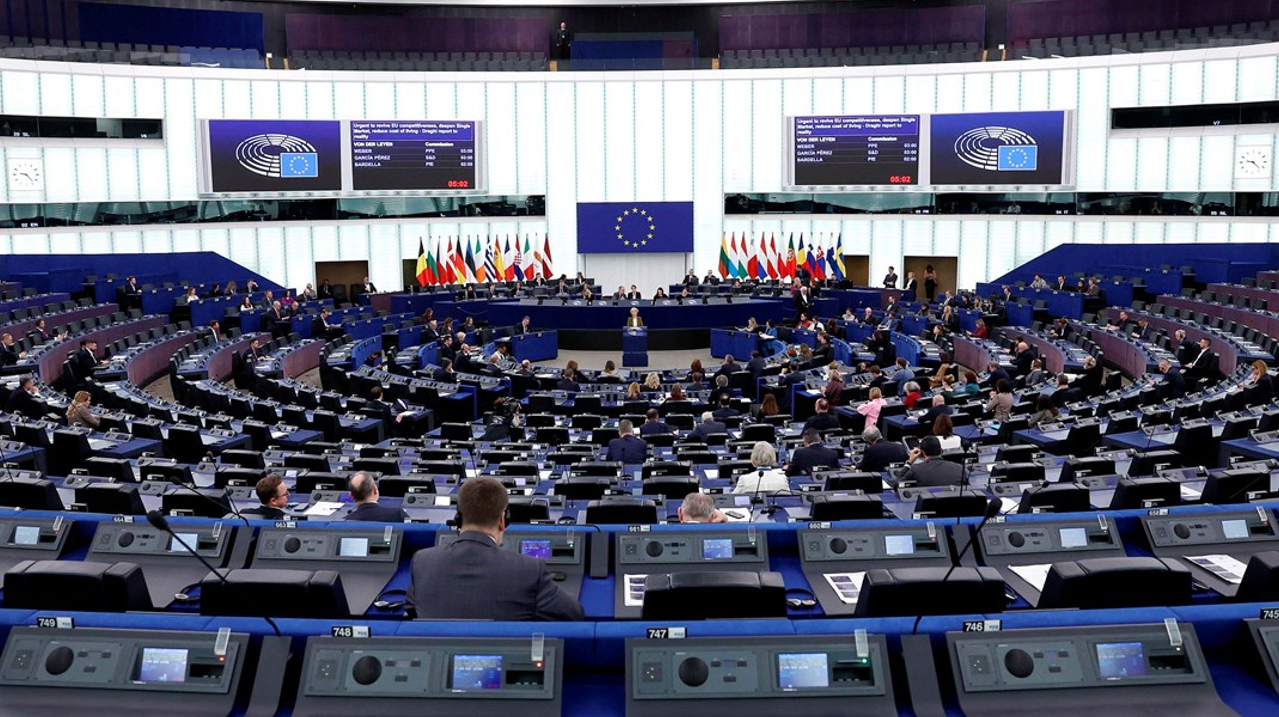 Europa-Parlamentet bliver mere tomt end sædvanligt, da medlemmerne i denne uge enten holder mødefri i deres respektive hjemlande eller rejser med en delegation ud i verden.