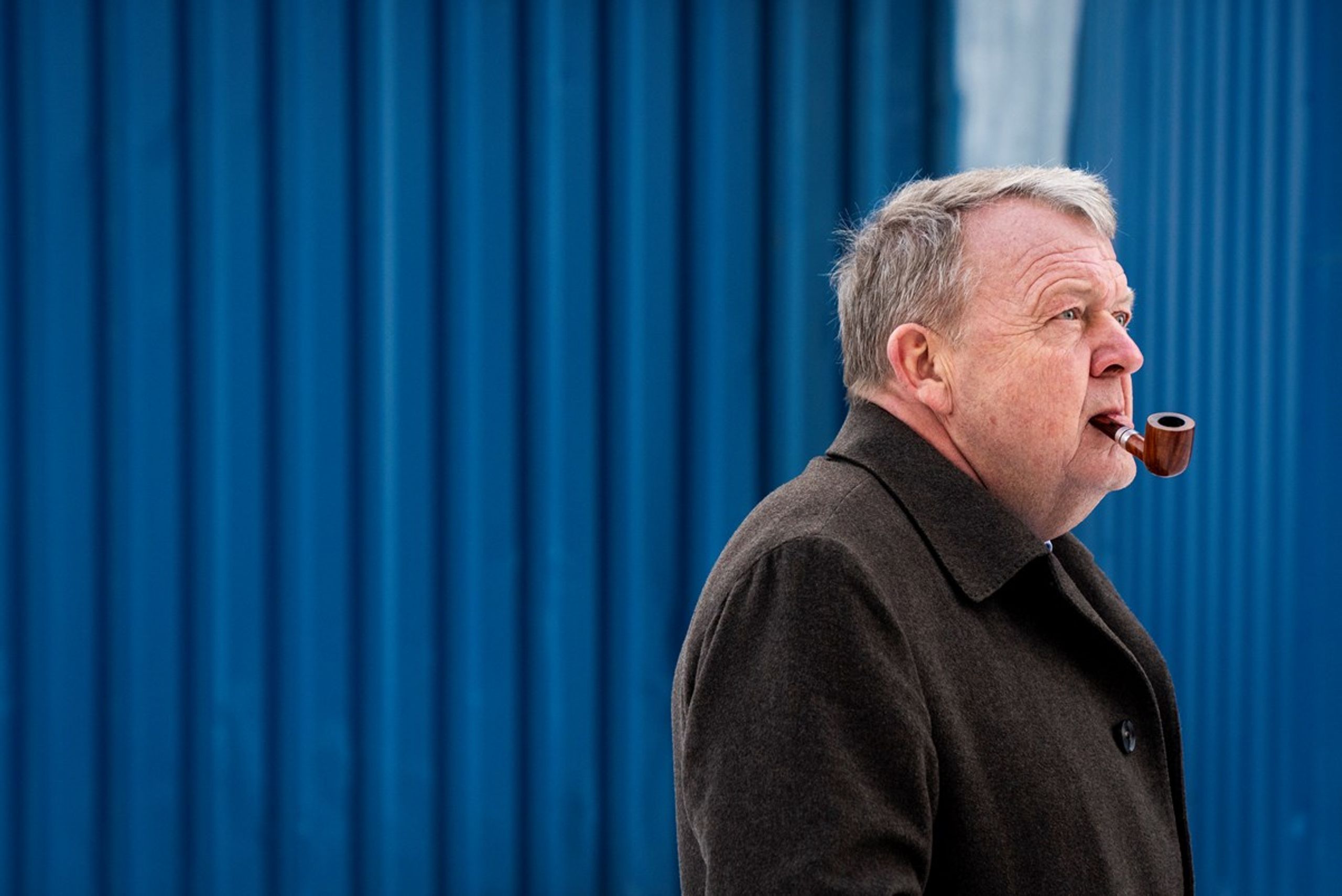 M-formand og Udenrigsminister Lars Løkke Rasmussen løb med det højeste hammerslag til Danmarks Indsamlings politiker-auktion i år: 155.000 kroner for hjemmelavet wagyu-biksemad med den højprofilerede politiker. Men hvem har betalt et så eklatant beløb for en frokost for seks personer og et politikermøde&nbsp;-&nbsp;i stedet for 'bare' at donere anonymt til velgørenhed? Svaret på det spørgsmål&nbsp;mener Transparency Internationals formand Jesper Olsen er af offentlig interesse.