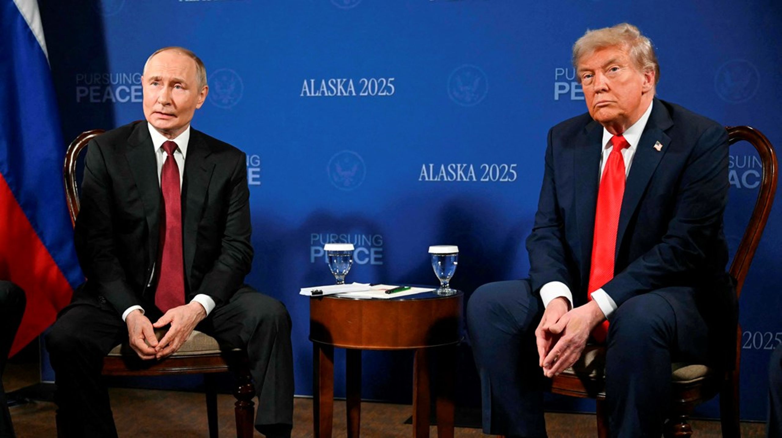 'Undergravet' fungerer som en 200-siders lang opsummering af Trumps flirteri og alliance med Rusland, politiseringen af den amerikanske stat –&nbsp;og hvor det efterlader partnerlande som Danmark,&nbsp;skriver Tore Hamming.