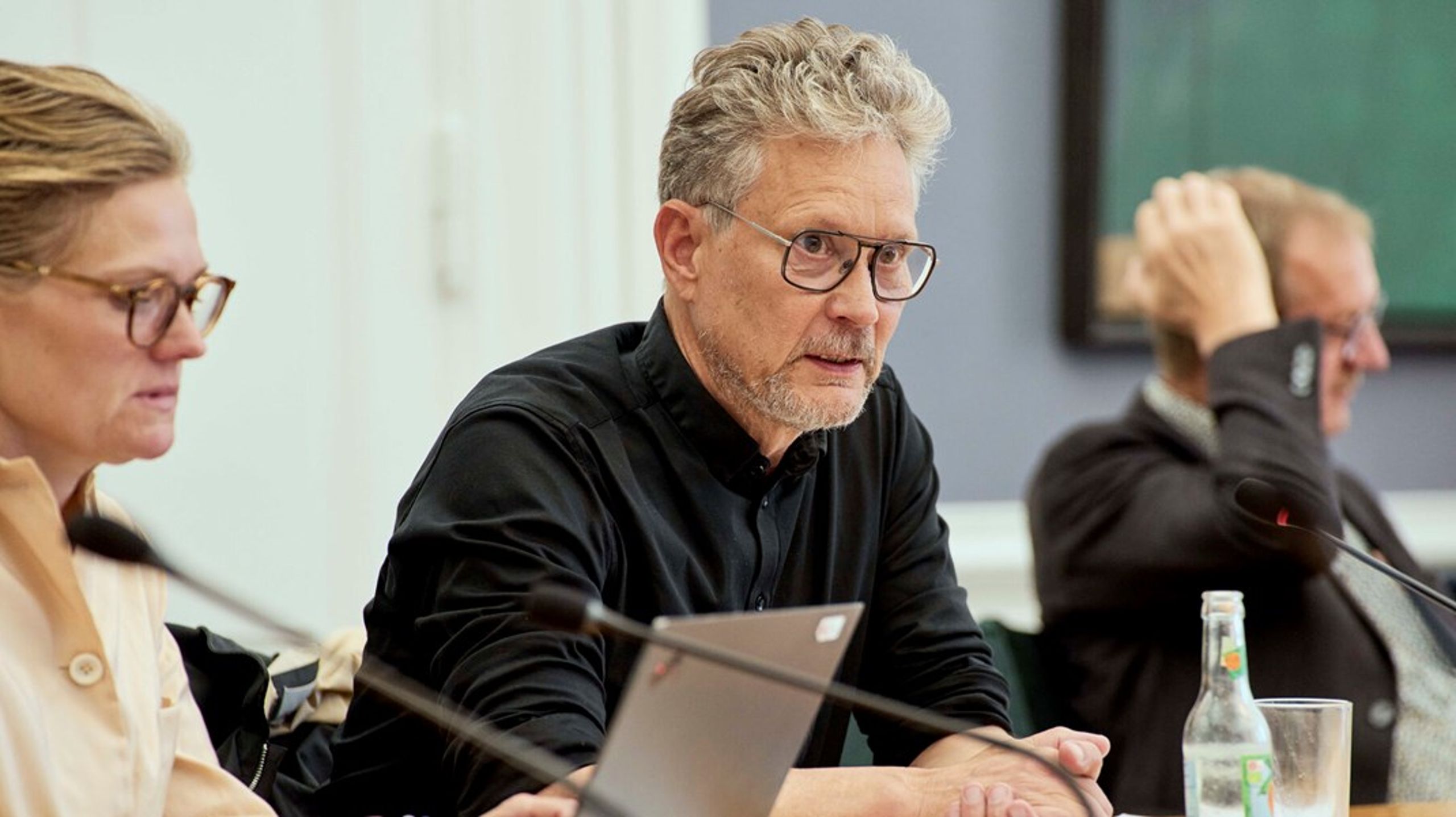 Alternativets politiske ordfører, Torsten Gejl, er en af hovedarkitekterne bag et forslag om at undersøge muligheden for en forvaltningsdomstol, som for nylig fik flertal uden om regeringen. Nu uddyber han og andre partier, hvilke typer eksperter der bør deltage i arbejdet.