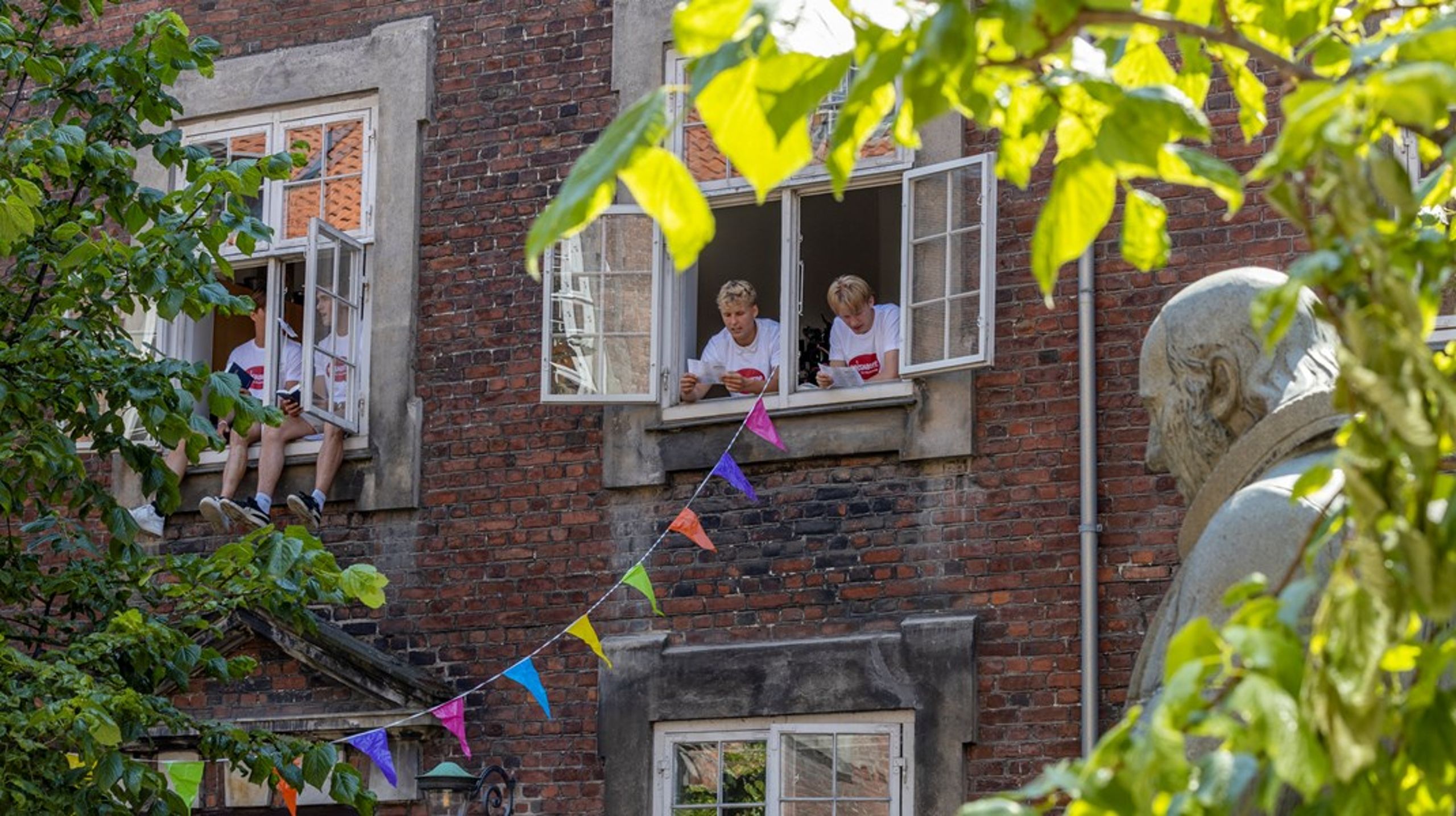 "Tiden kalder i dén grad på mødesteder, der kan forene mennesker og skabe rum for åndelig forundring. Sådan et sted er Vartov. Der er store ambitioner om at åbne huset op for mange flere i de kommende år, så både store som små kan møde Grundtvigs tanker og historiske arv. Det er en opgave, jeg glæder mig til at være med til at realisere," skriver Torben Vinter.