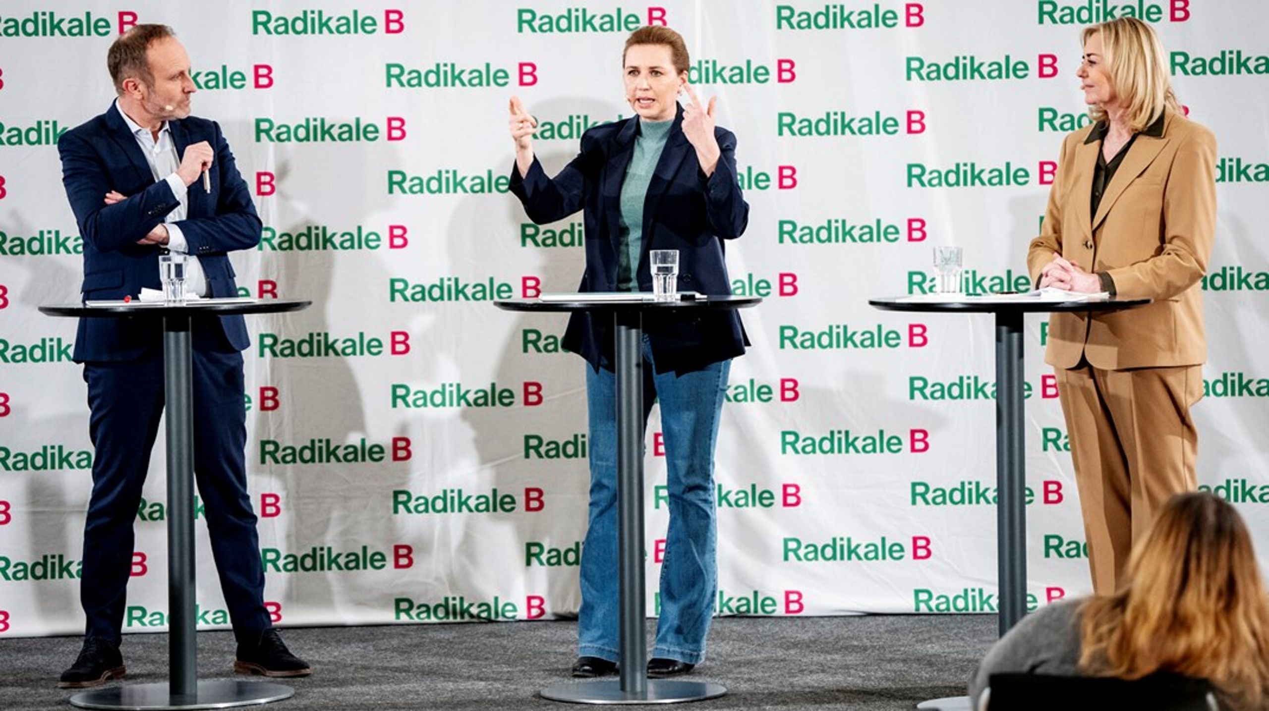 <b>Ingen skal nyde noget</b>: På det radikale nytårsstævne pegede Mette Frederiksen igen på problemet med de arbejdsfri boliggevinster, men nu er socialdemokraterne på retræte. Det samme er Mona Juuls Konservative, der ellers principielt går ind for avance-beskatning og den radikale Martin Lidegaard, der har forvandlet sin støtte til øget boligbeskatning til ønsket om en kommission. (Foto:&nbsp;Mads Claus Rasmussen/Ritzau Scanpix).