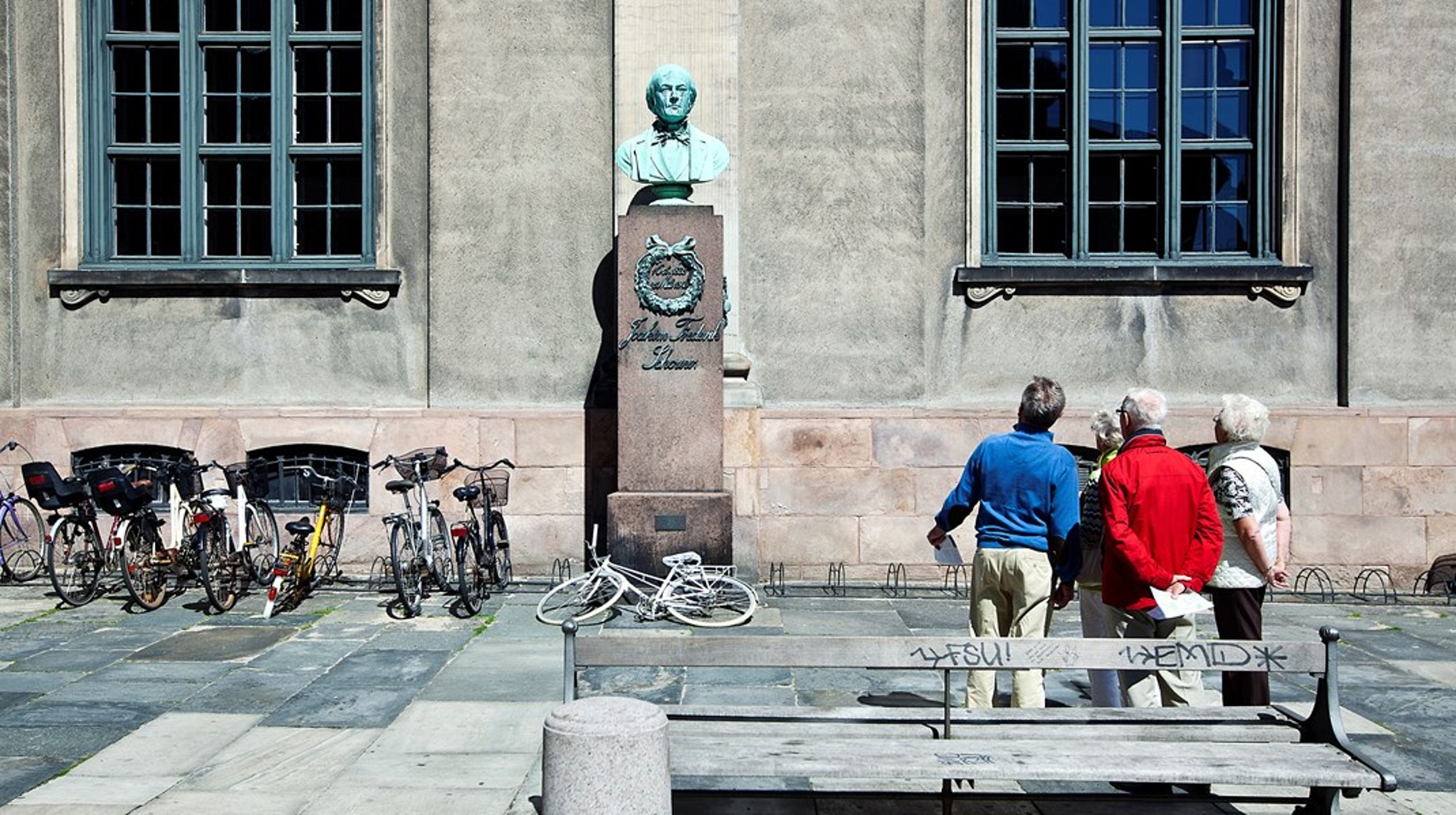 Kodeks for akademisk integritet&nbsp;og universiteternes interne arbejde giver en ramme, som kan bruges, når der skal træffes svære beslutninger, og når forskningsfriheden udfordres, skriver&nbsp;Kirsten Busch Nielsen.