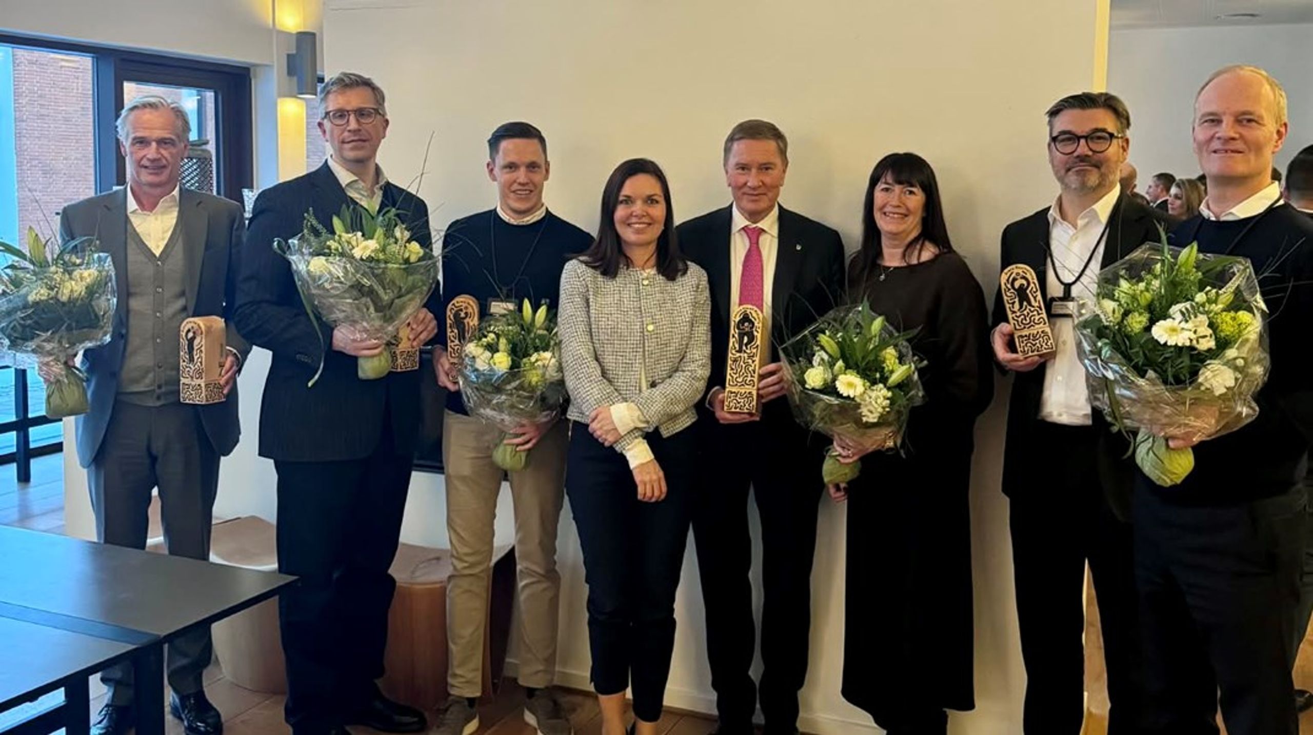Administrerende direktør i&nbsp;Chr. Augustinus Fabrikker Claus Gregersen (længst til venstre) modtog prisen for Årets Aktive Ejere.