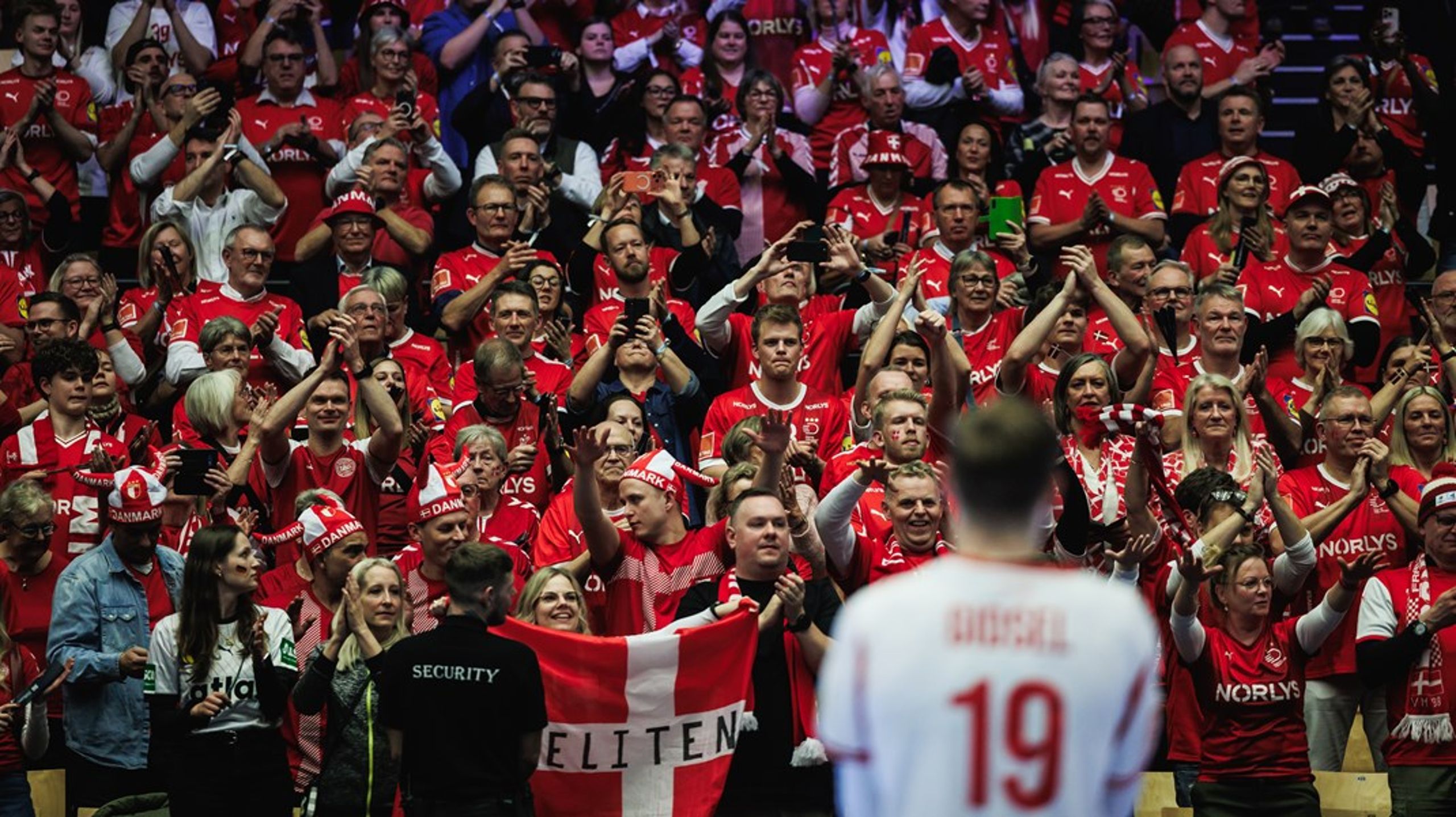 Jens Jacob Juulsager skal lære at spille en ny position.