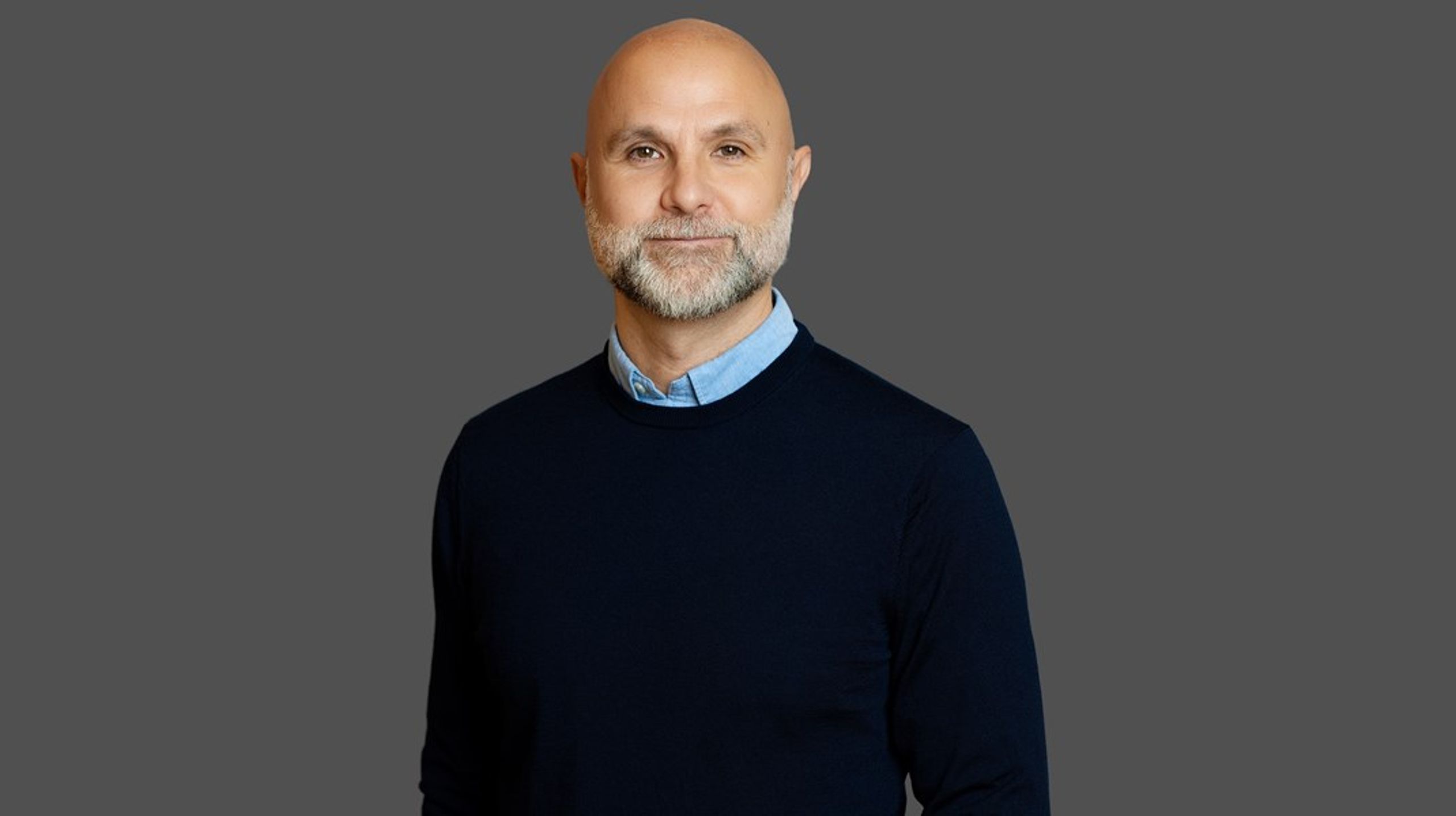 "Jeg ser frem til sammen med medarbejdere og ledere at tage fat på opgaven med at skabe de bedst mulige rammer for borgere, faglighed og trivsel", skriver Simon Østergaard på LinkedIn