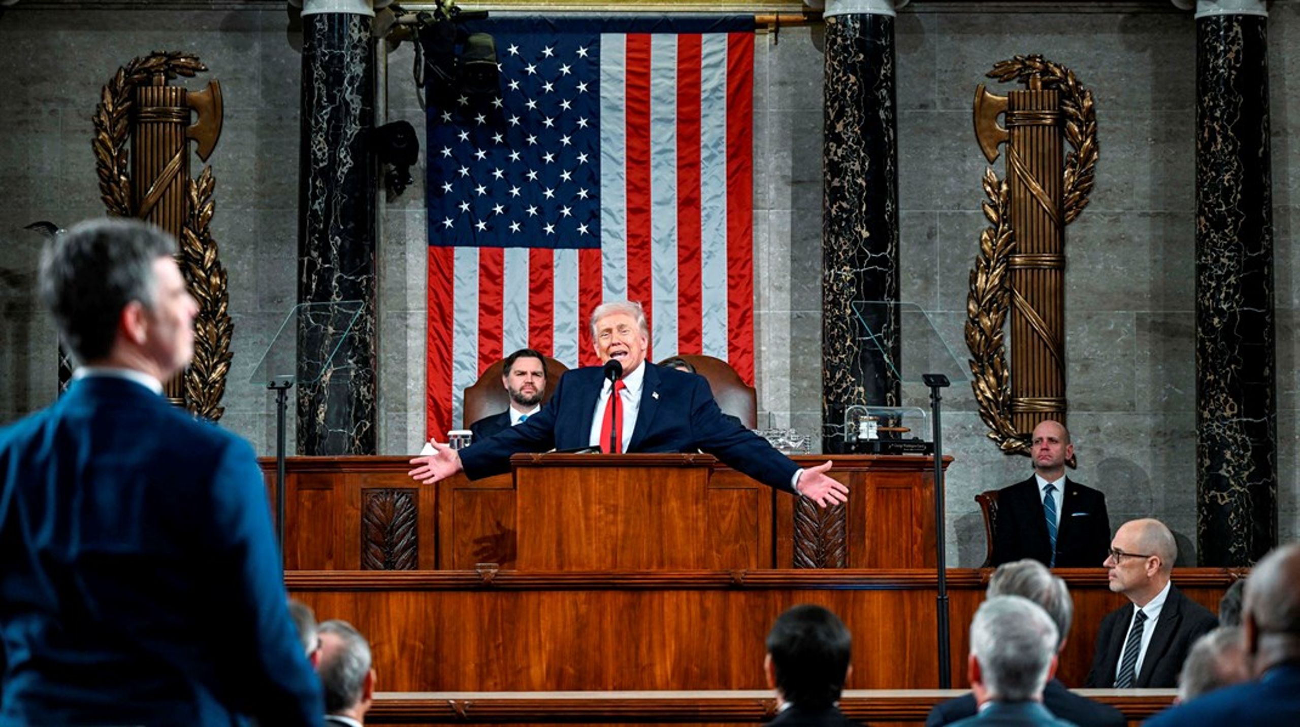 Trump holdt sig ikke tilbage med sine påstande om, at han har reddet USA, og at Højesteret og Kongressen blot kan overlade beslutningerne til den store leder i Det Hvide Hus, skriver Anne Mørk.<br>