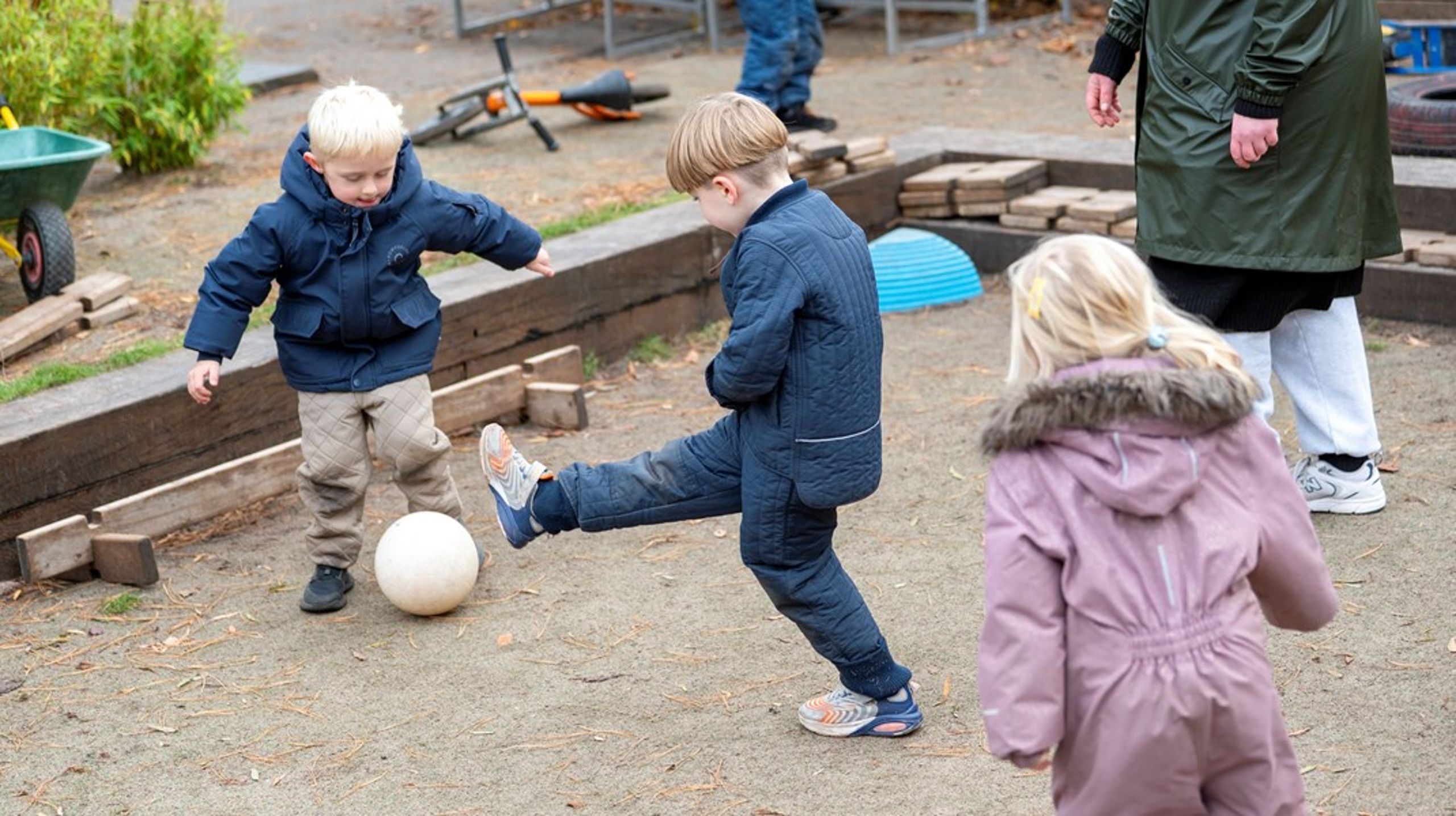 At tilknytte og fastholde medarbejdere kræver, at der bedrives faglig og nærværende ledelse, skriver Joan Lindskov